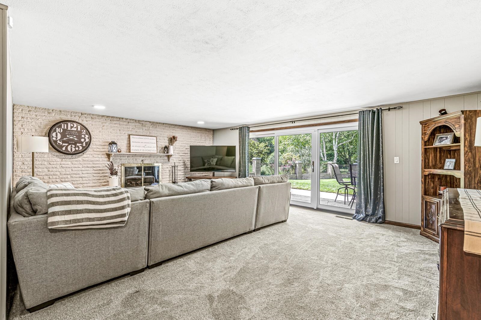 1621 Bay