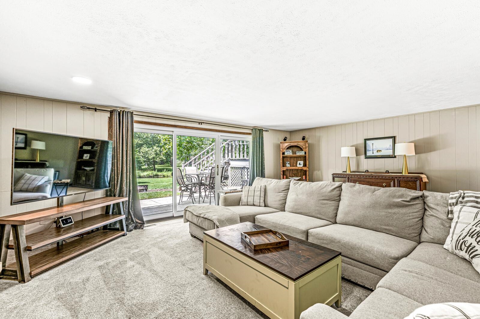 1621 Bay