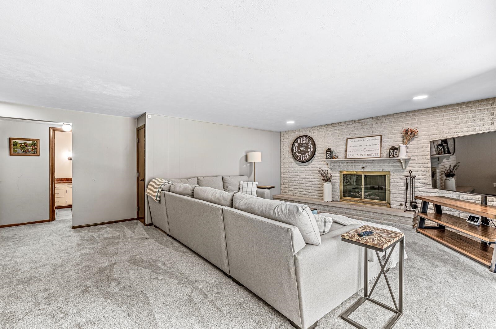 1621 Bay