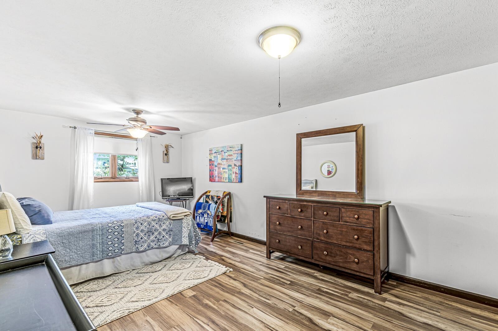 1621 Bay