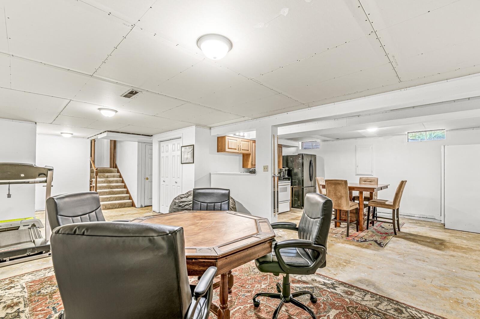 1621 Bay