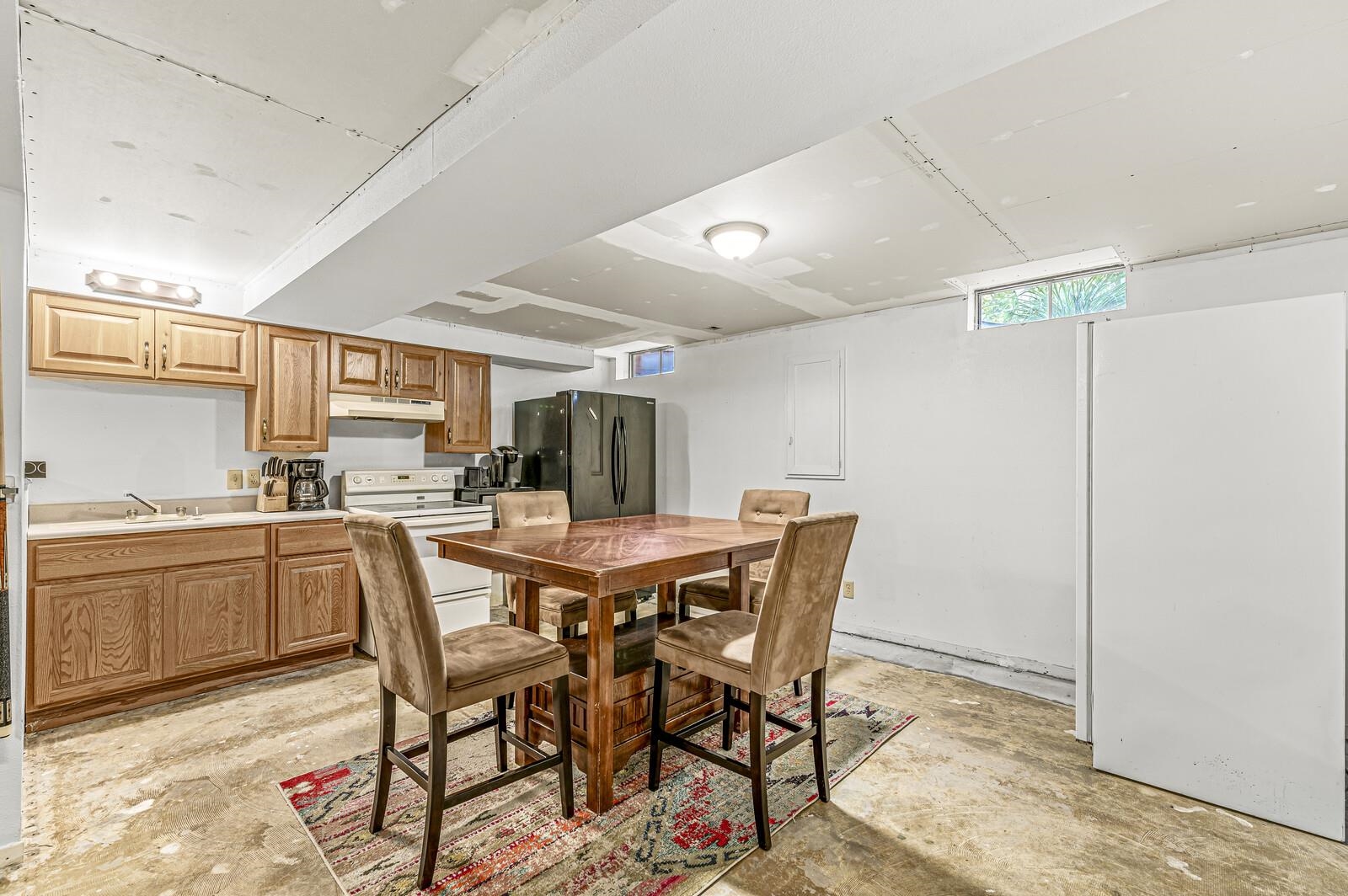 1621 Bay