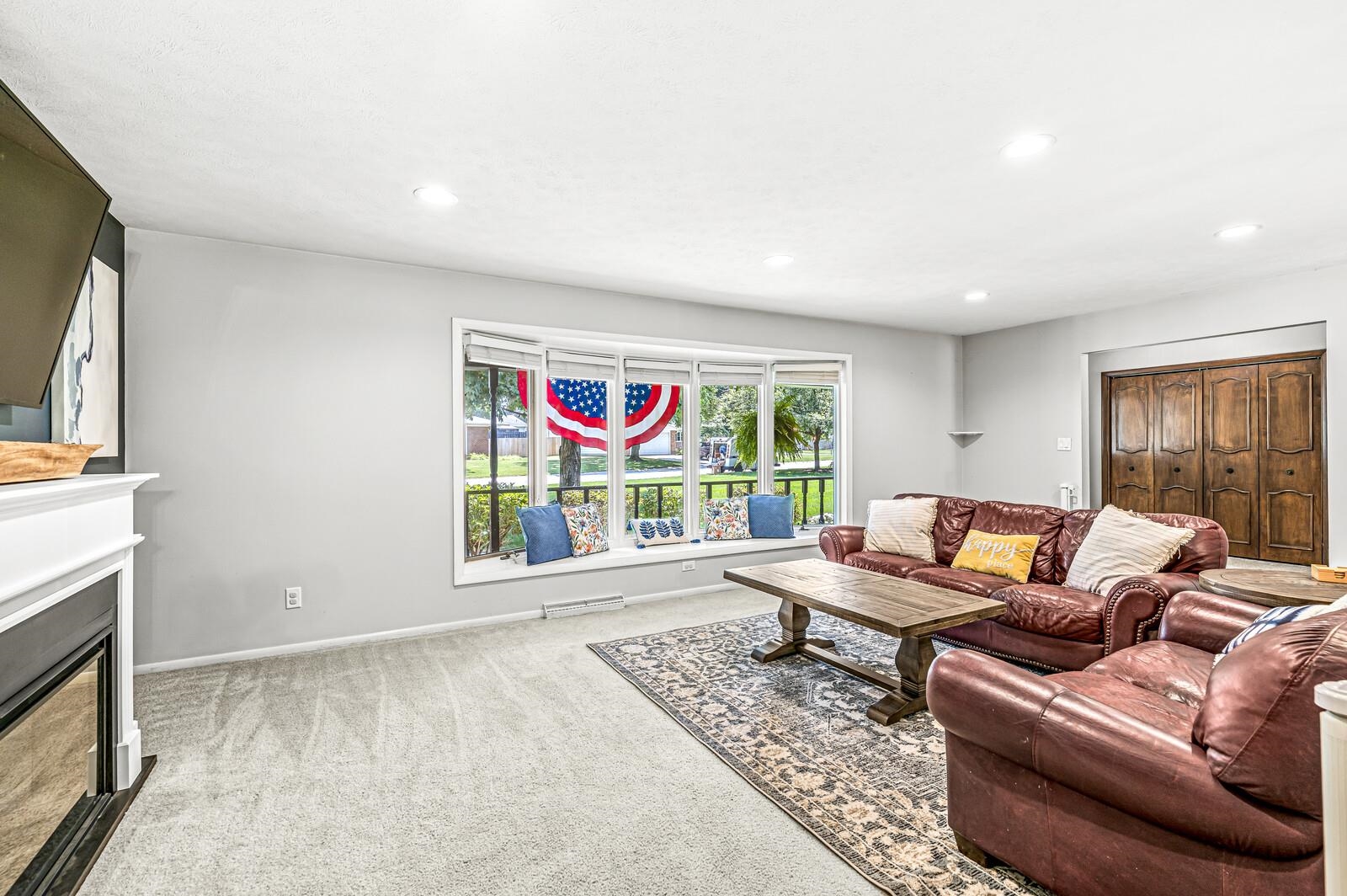 1621 Bay