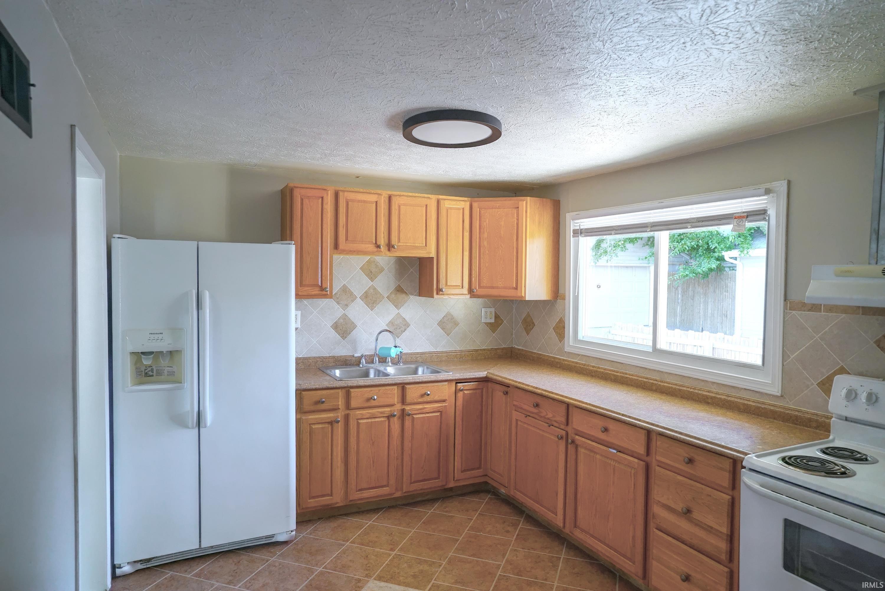 2739 Main