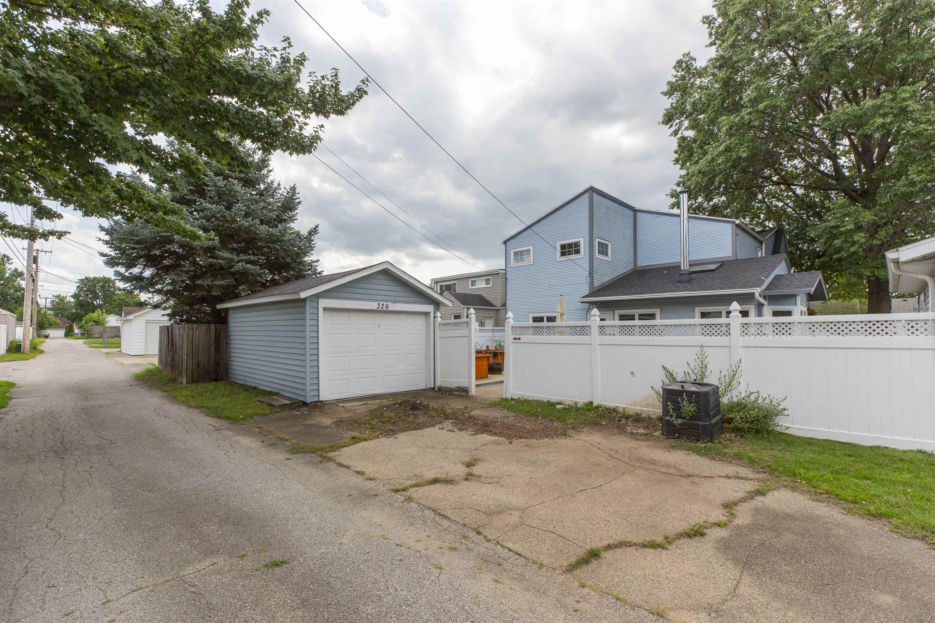 326 Victoria