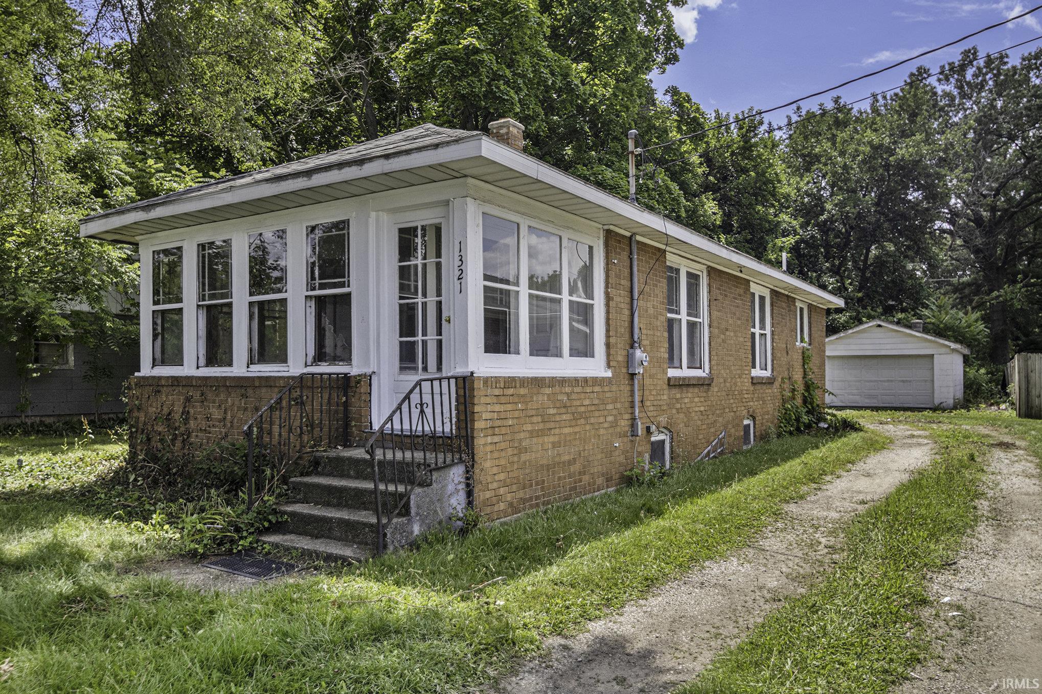 1321 Lincoln Way West