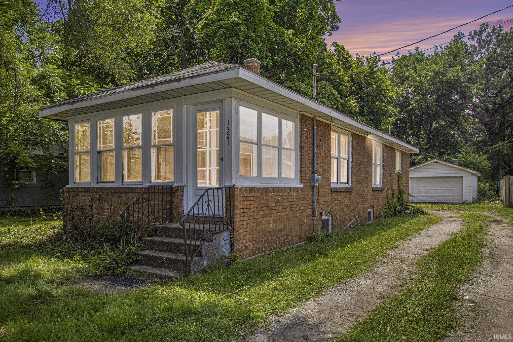 1321 Lincoln Way West