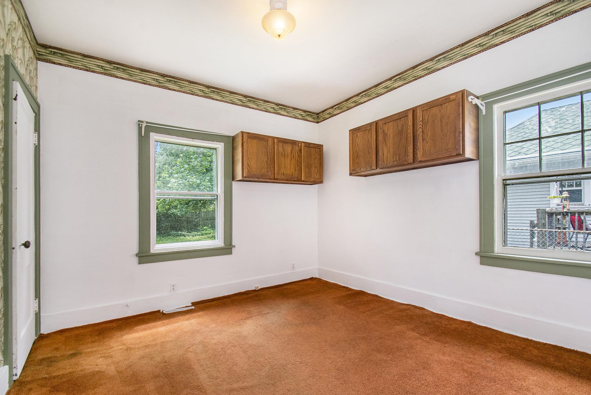 706 E Ewing
