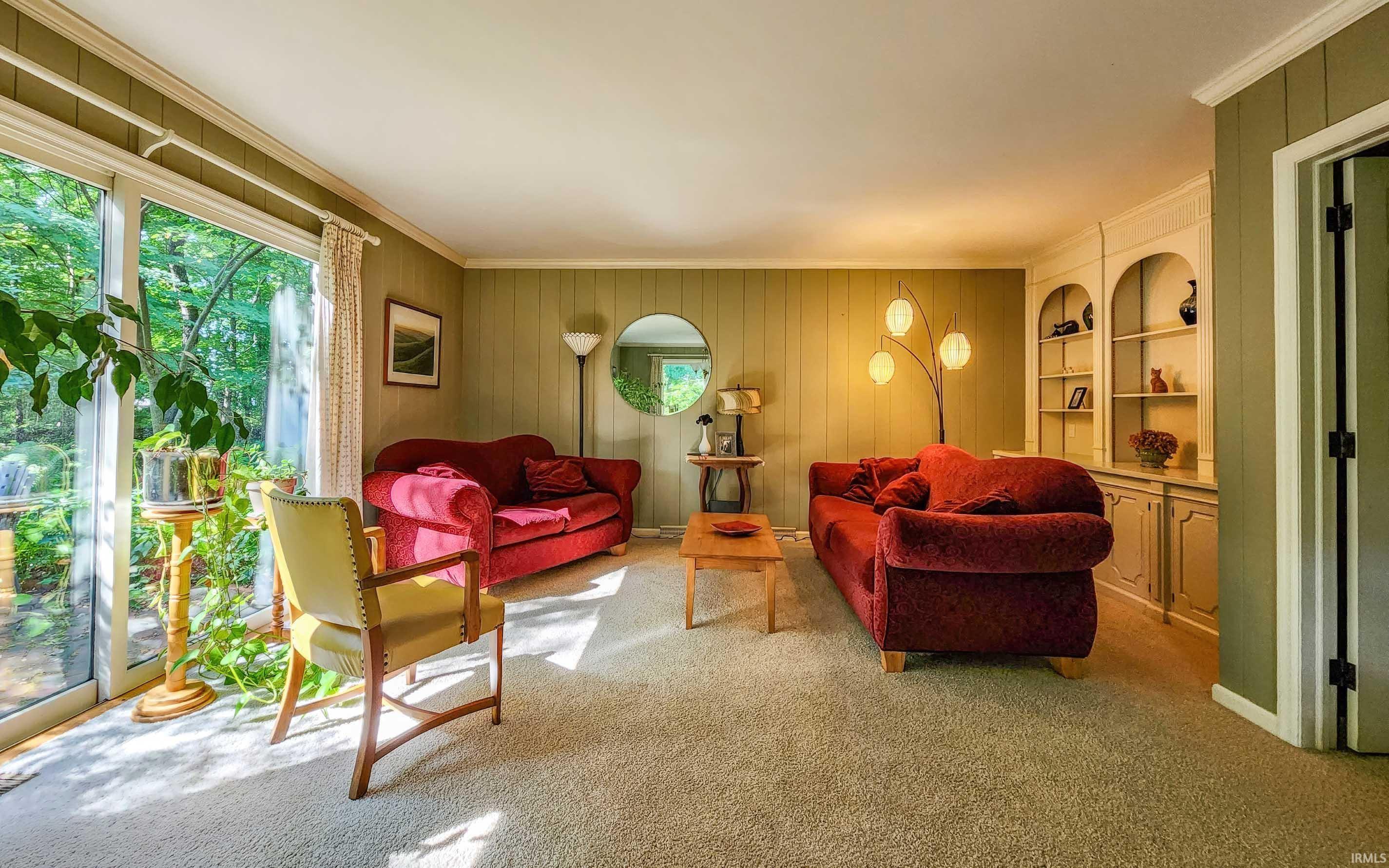 1712 Lincolnway East