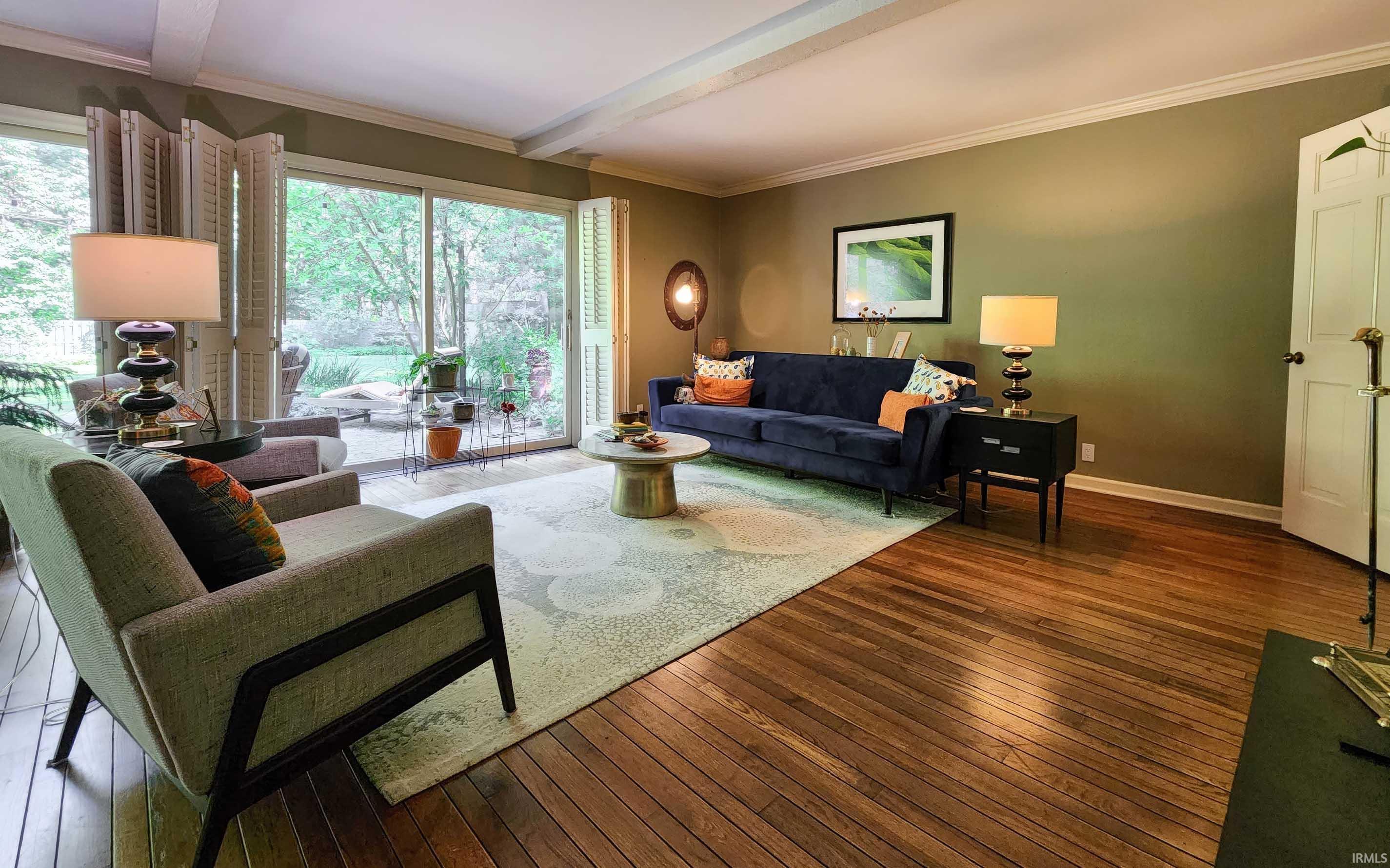 1712 Lincolnway East