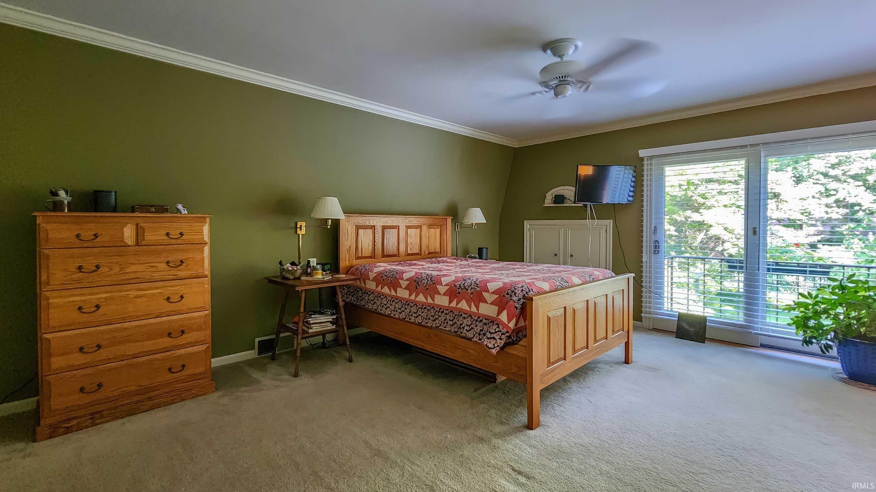 1712 Lincolnway East