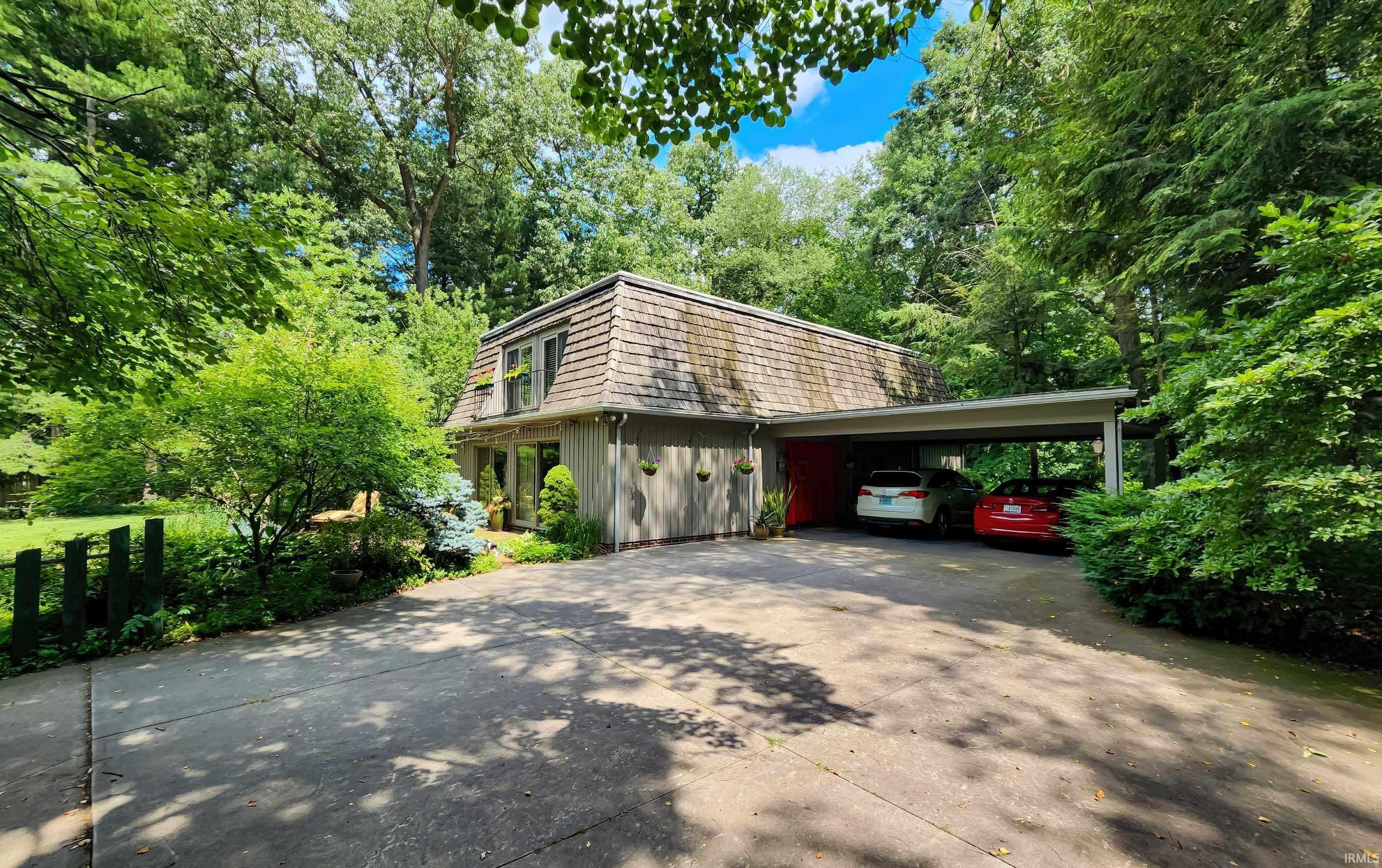 1712 Lincolnway East