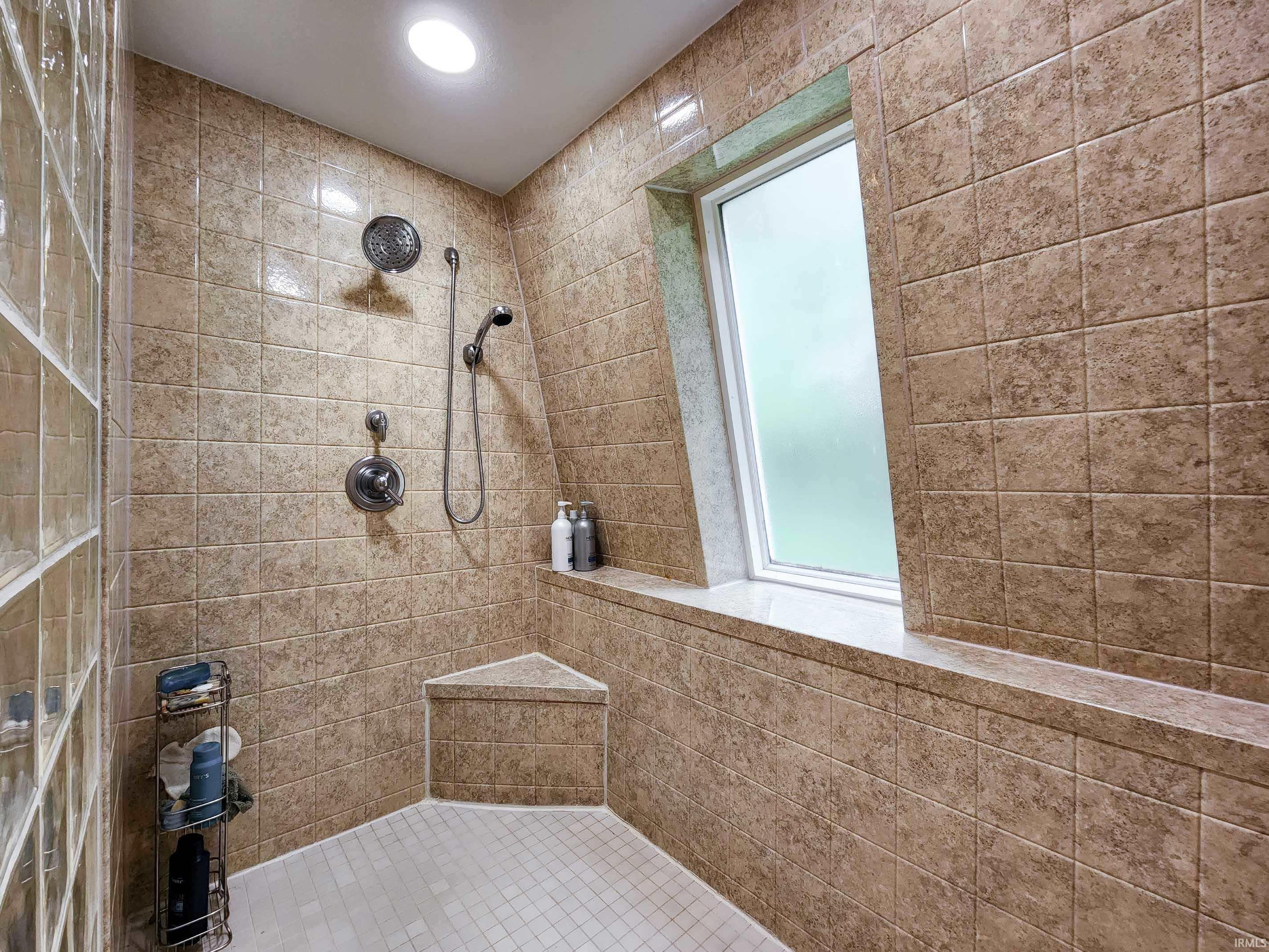 1712 Lincolnway East