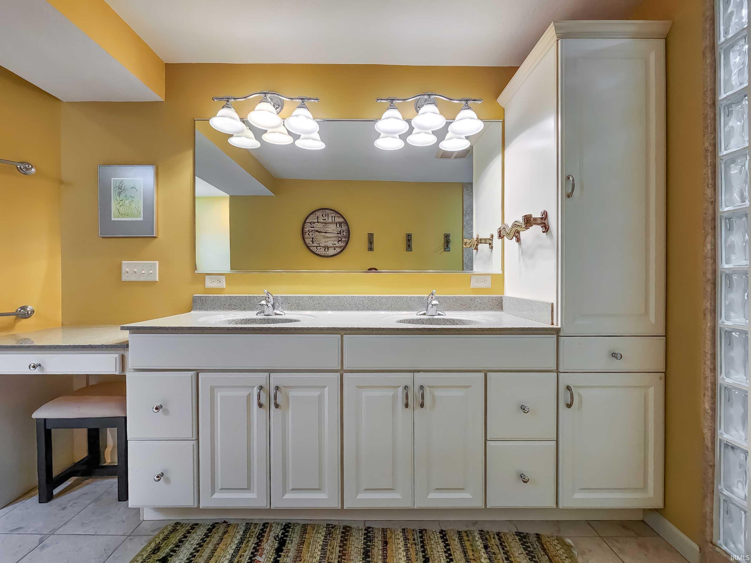 1712 Lincolnway East