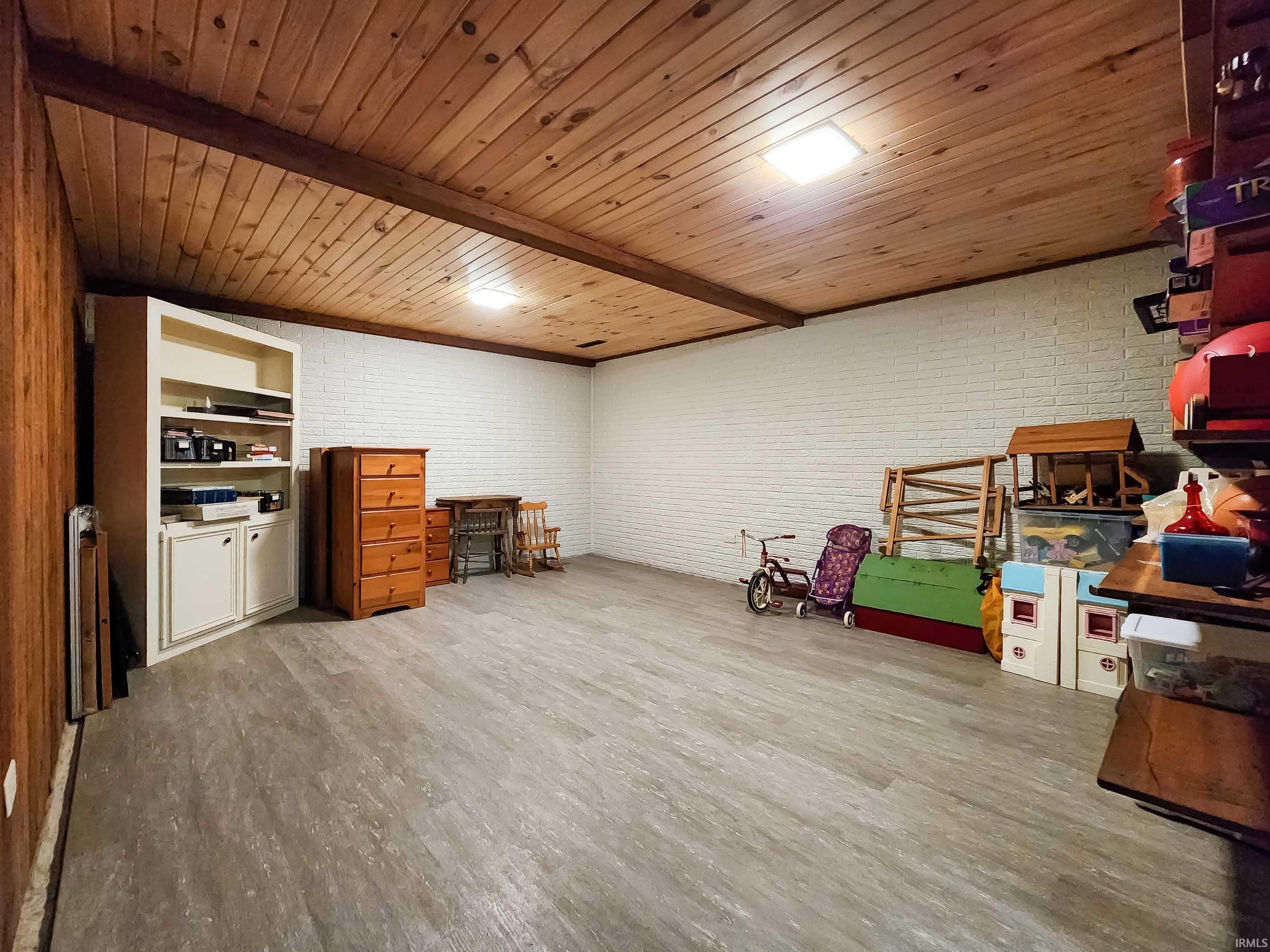 1712 Lincolnway East