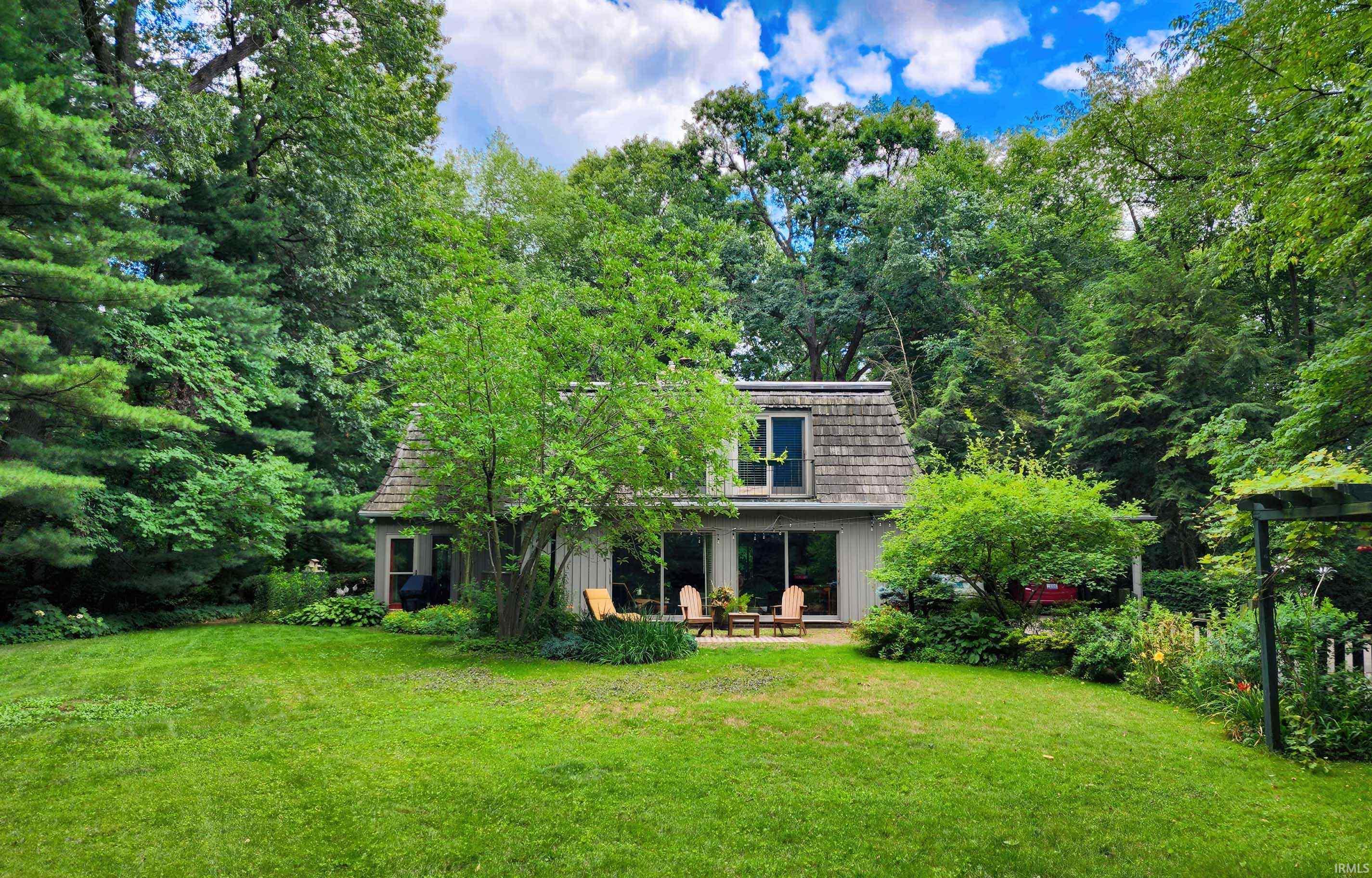 1712 Lincolnway East