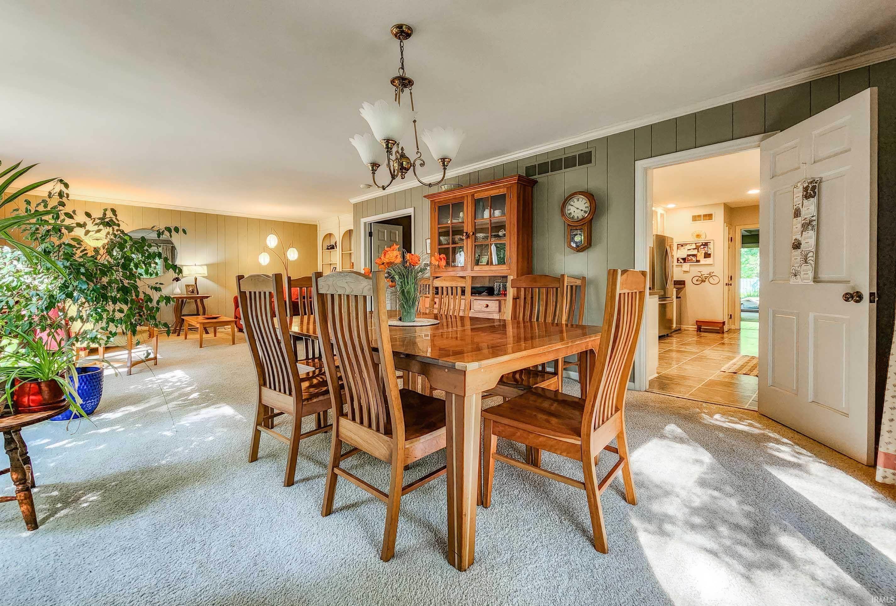 1712 Lincolnway East