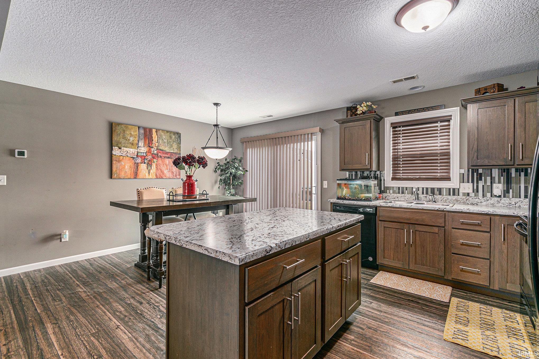 103 Gumwood