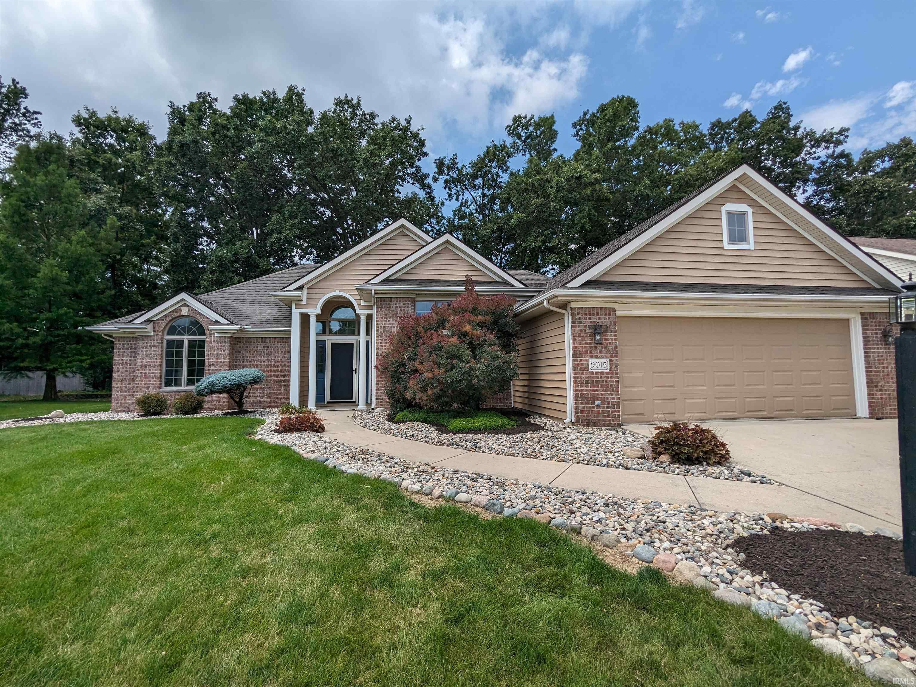 9015 Hickory Glen