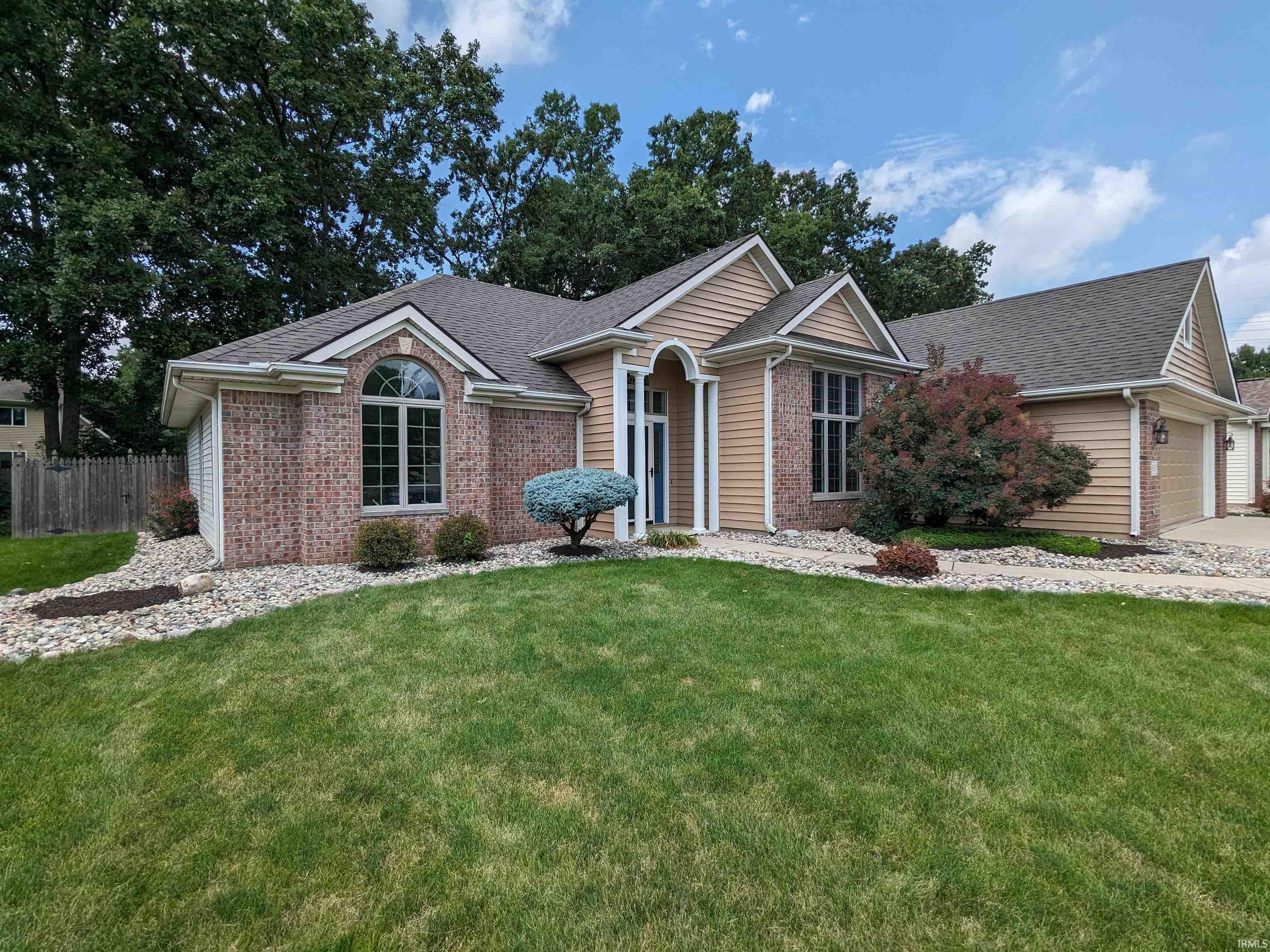 9015 Hickory Glen