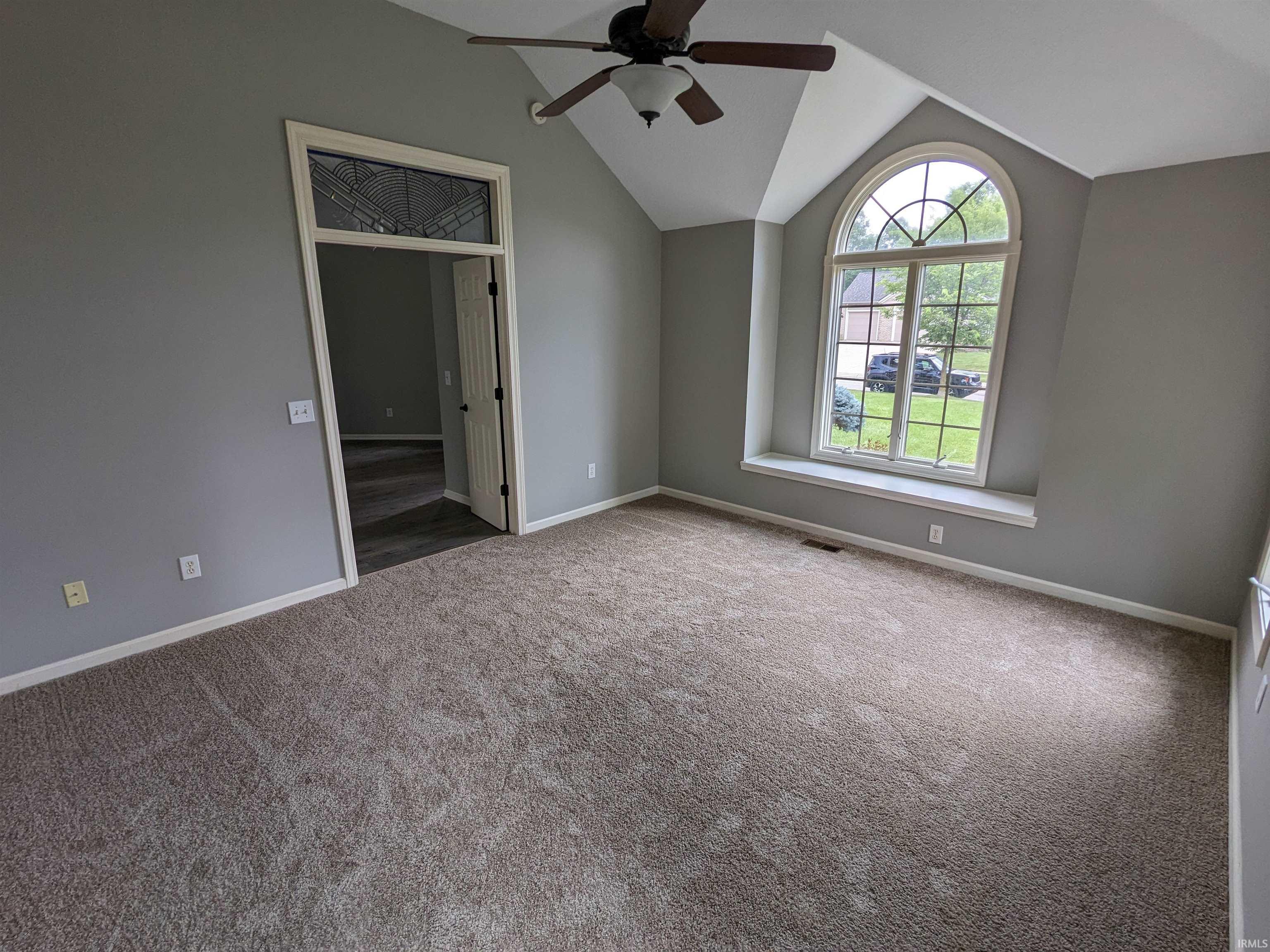 9015 Hickory Glen