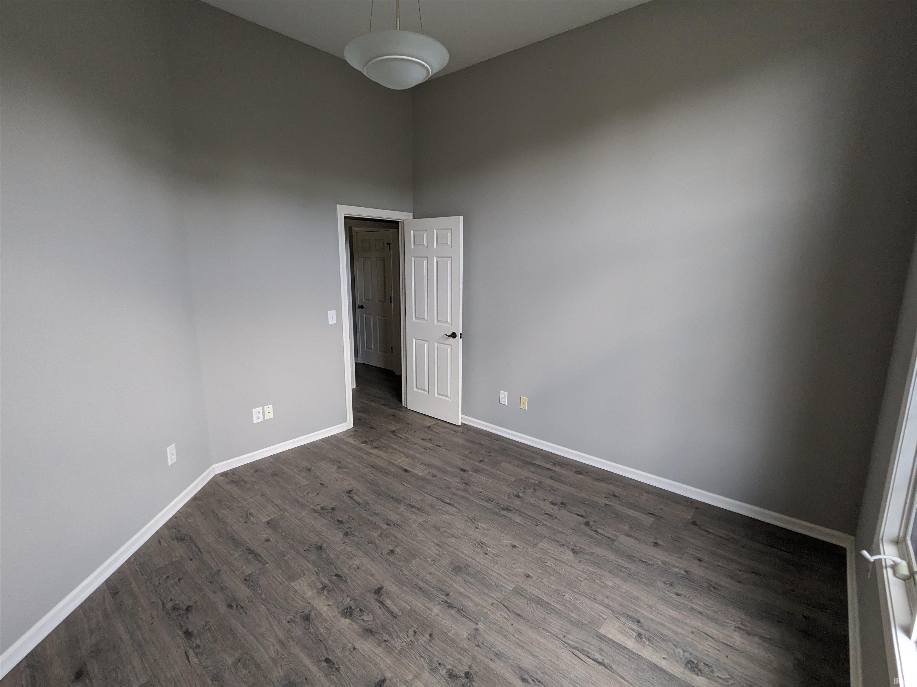 9015 Hickory Glen