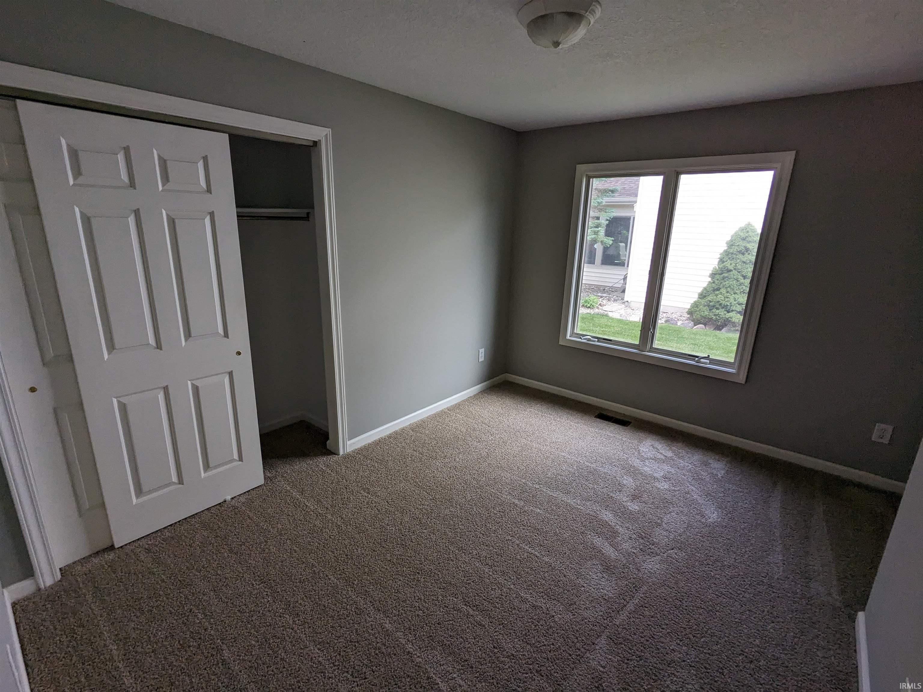 9015 Hickory Glen