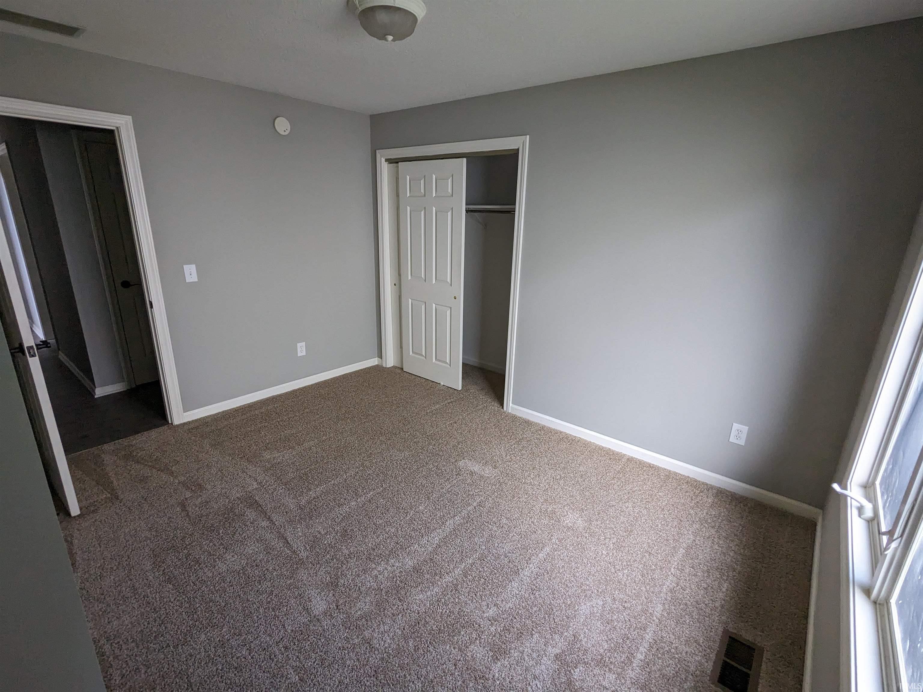 9015 Hickory Glen
