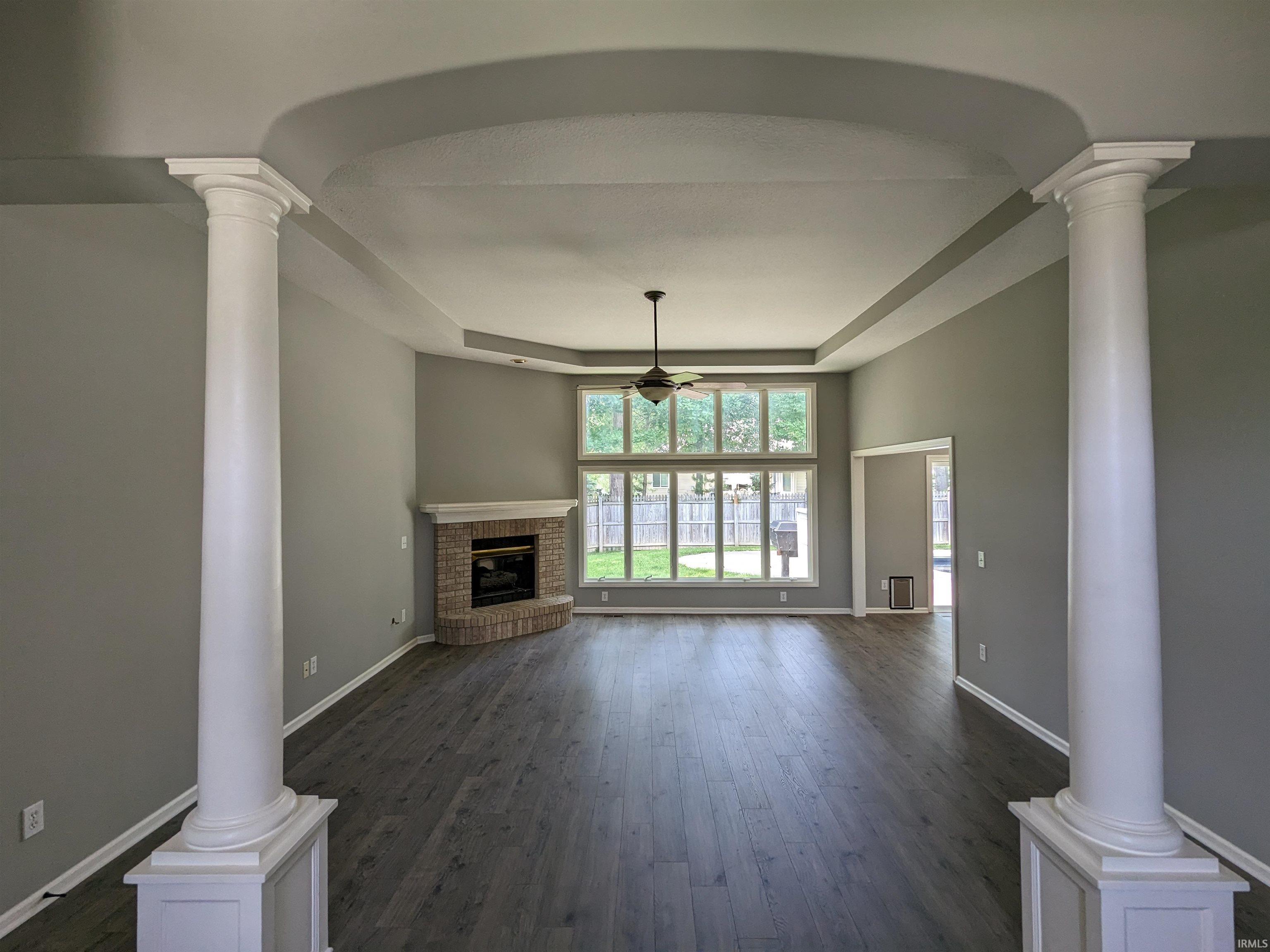 9015 Hickory Glen