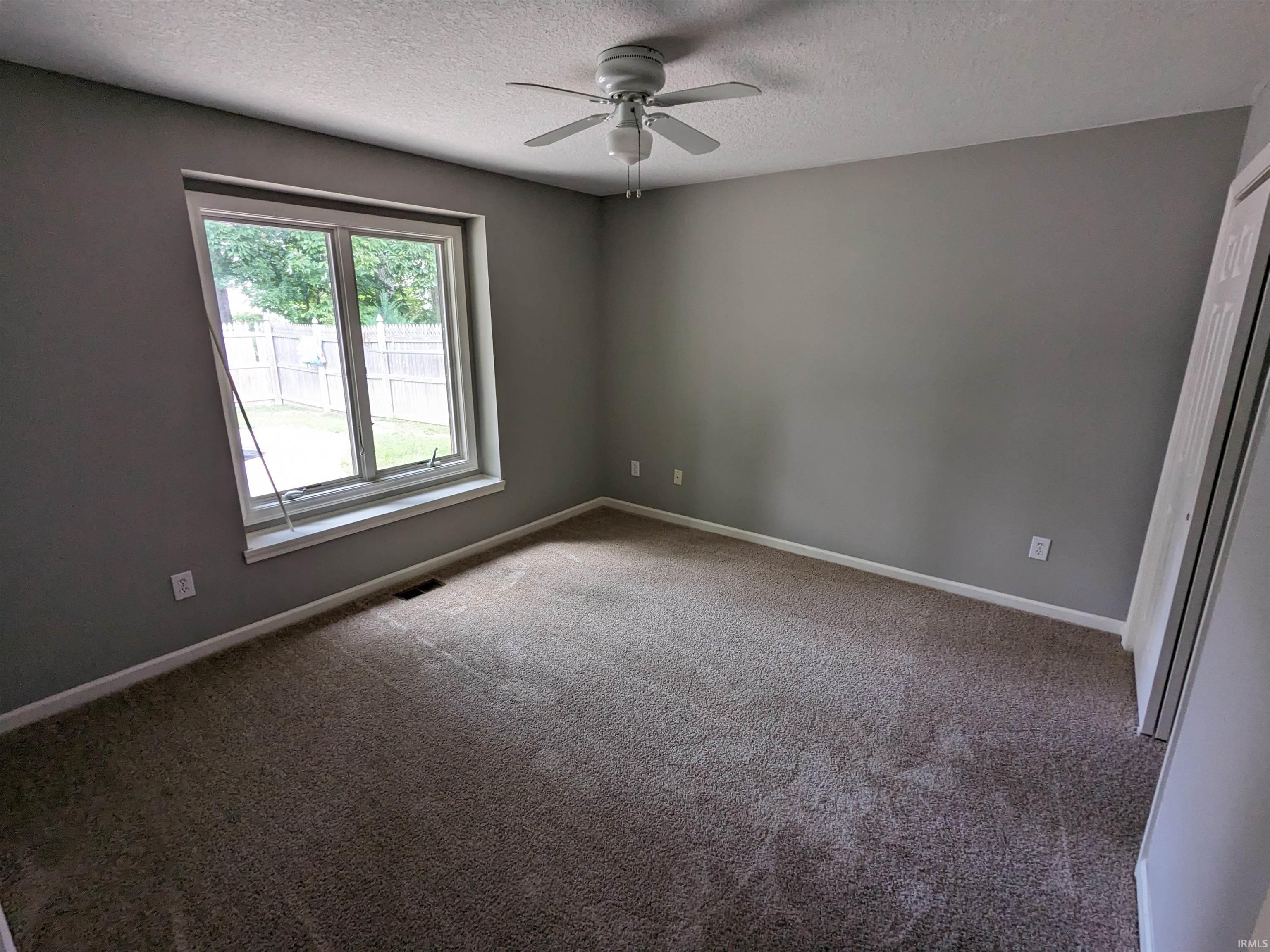 9015 Hickory Glen