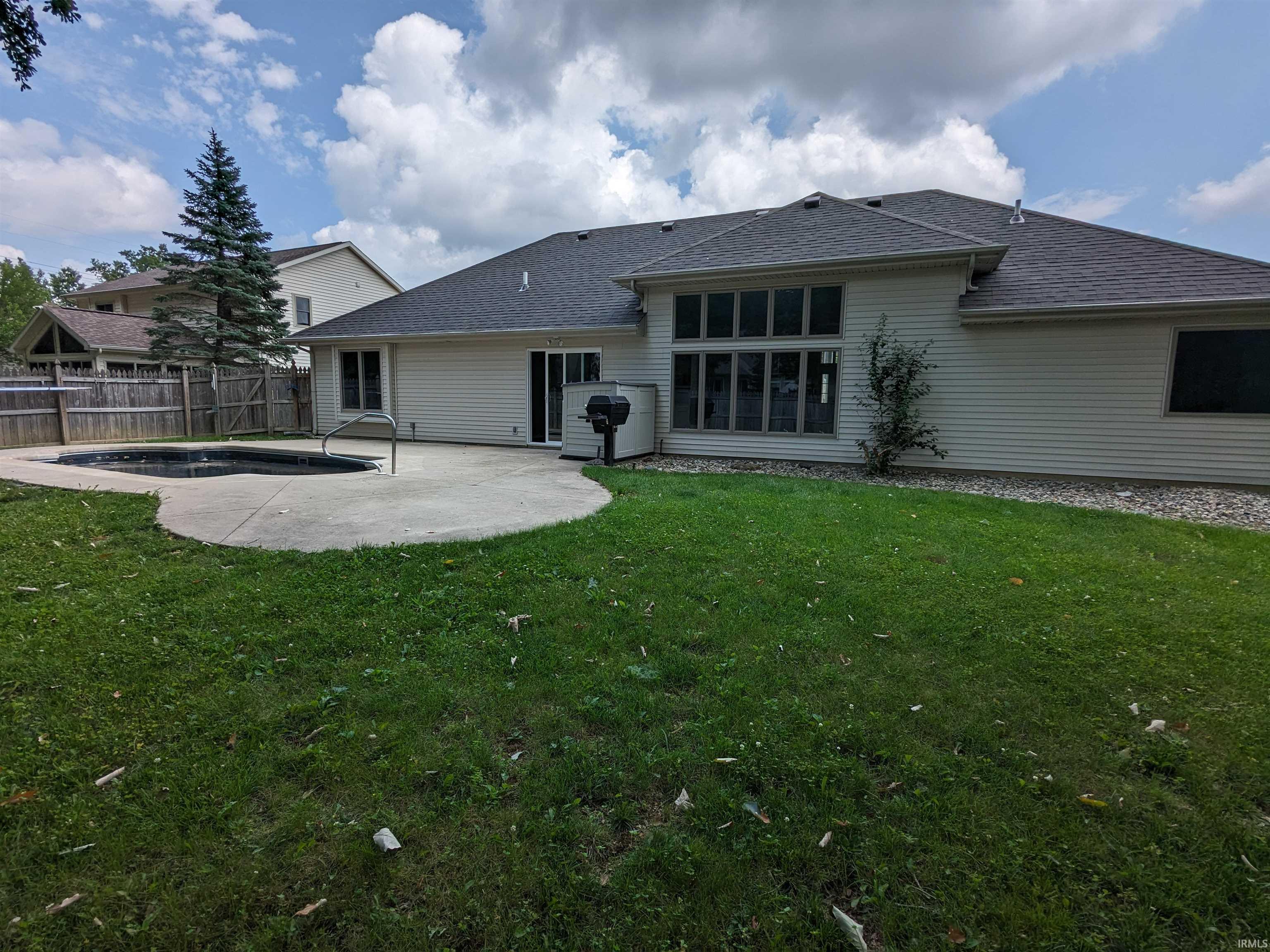 9015 Hickory Glen