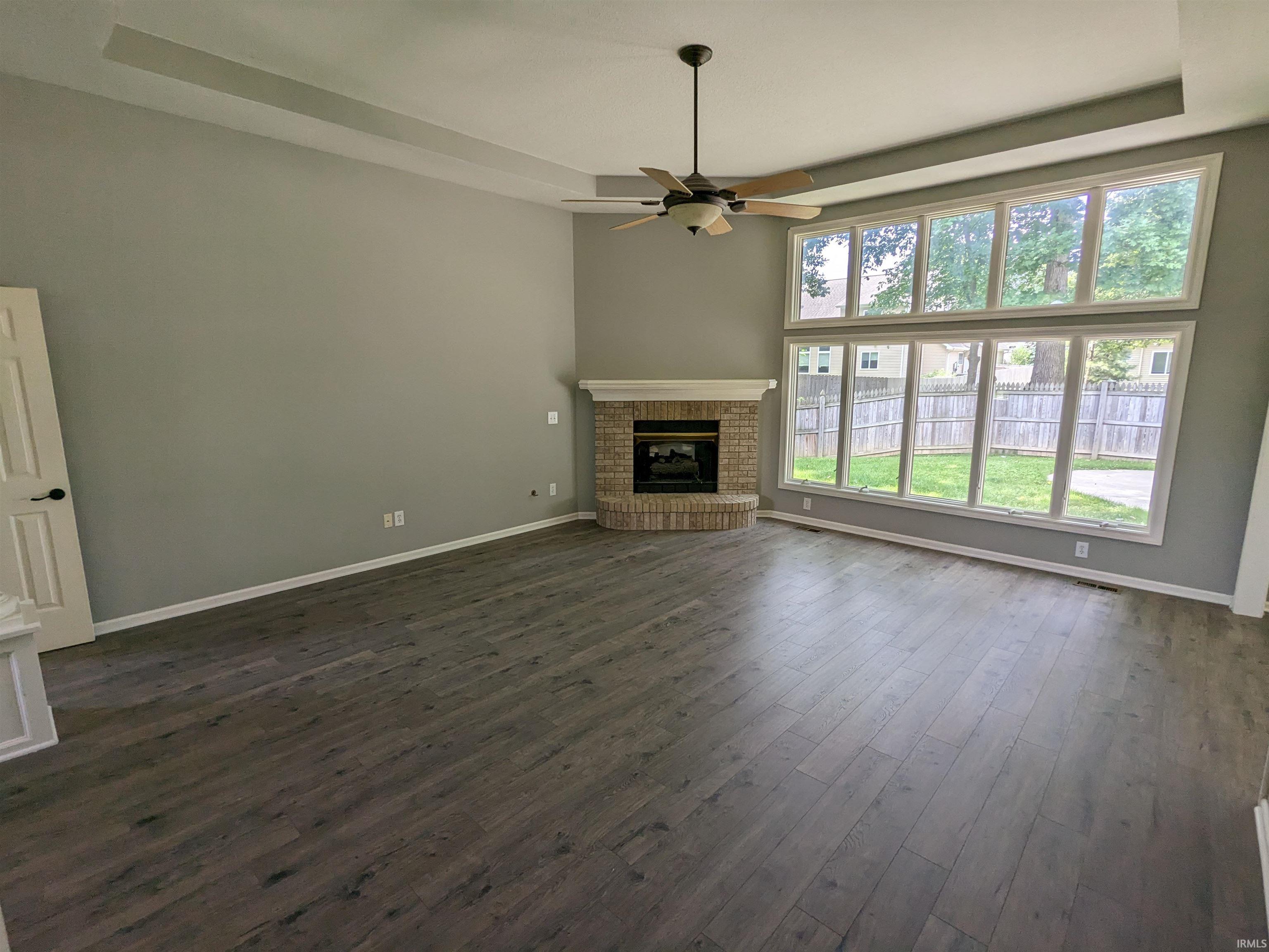 9015 Hickory Glen