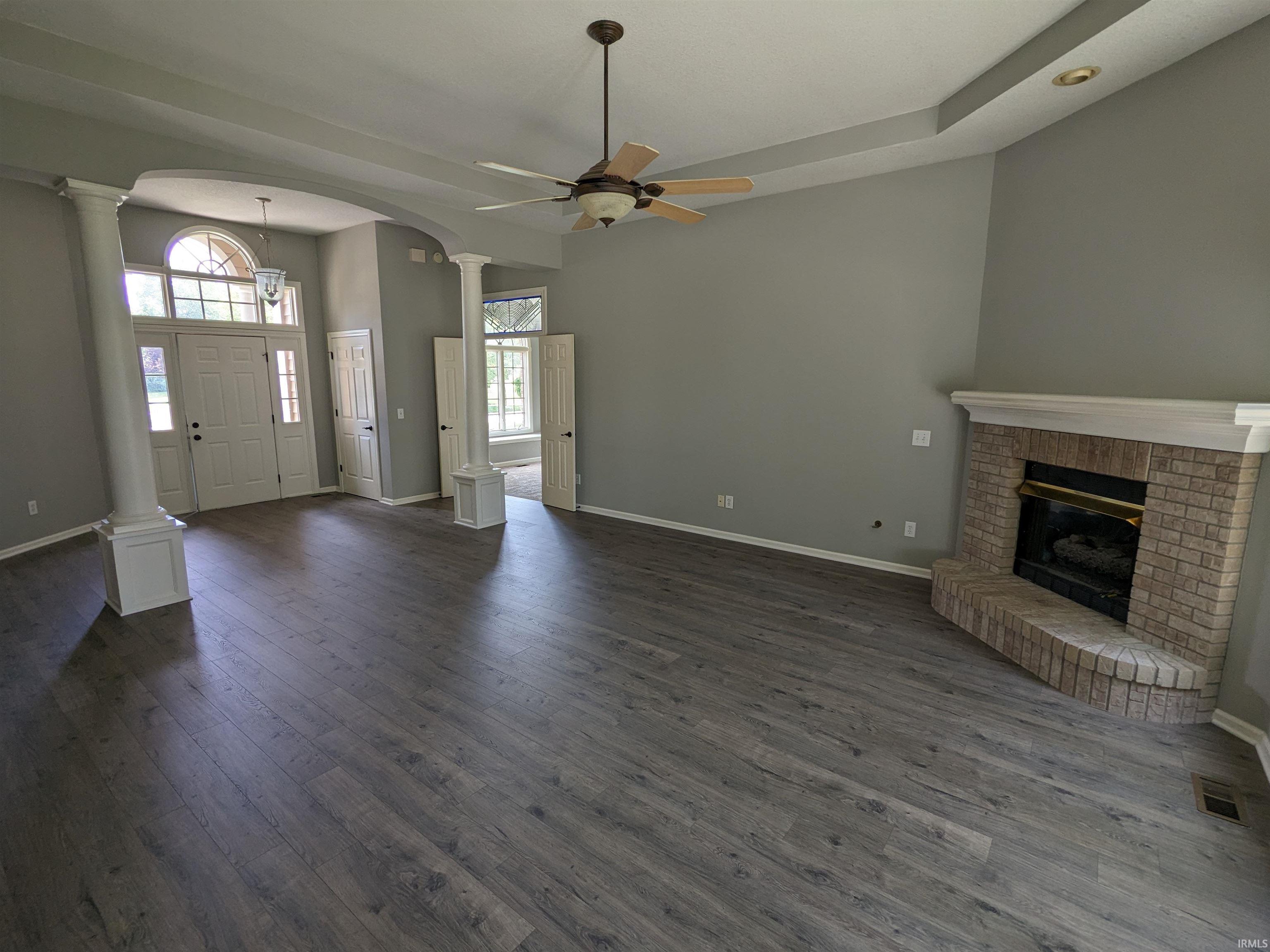 9015 Hickory Glen