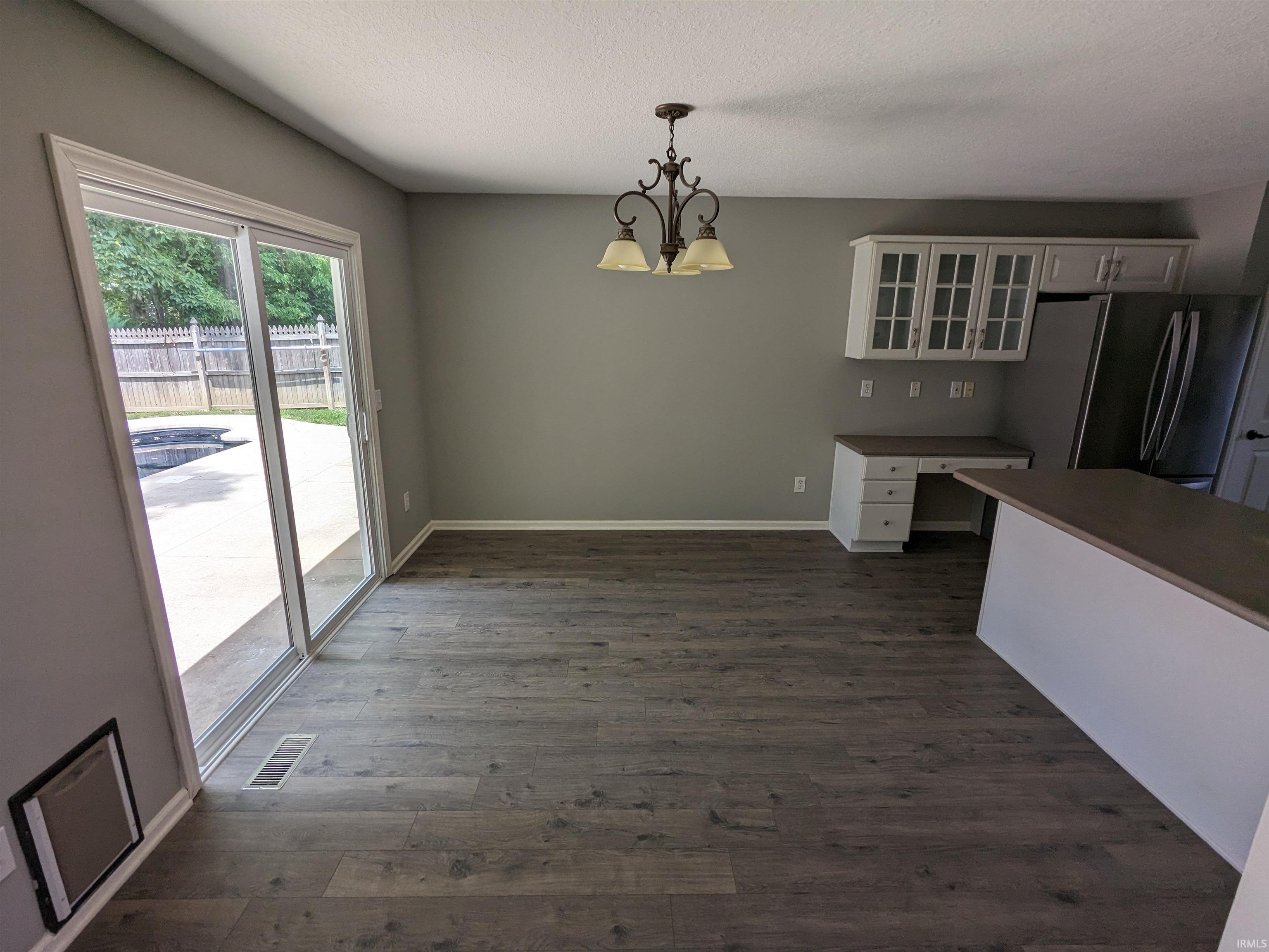 9015 Hickory Glen