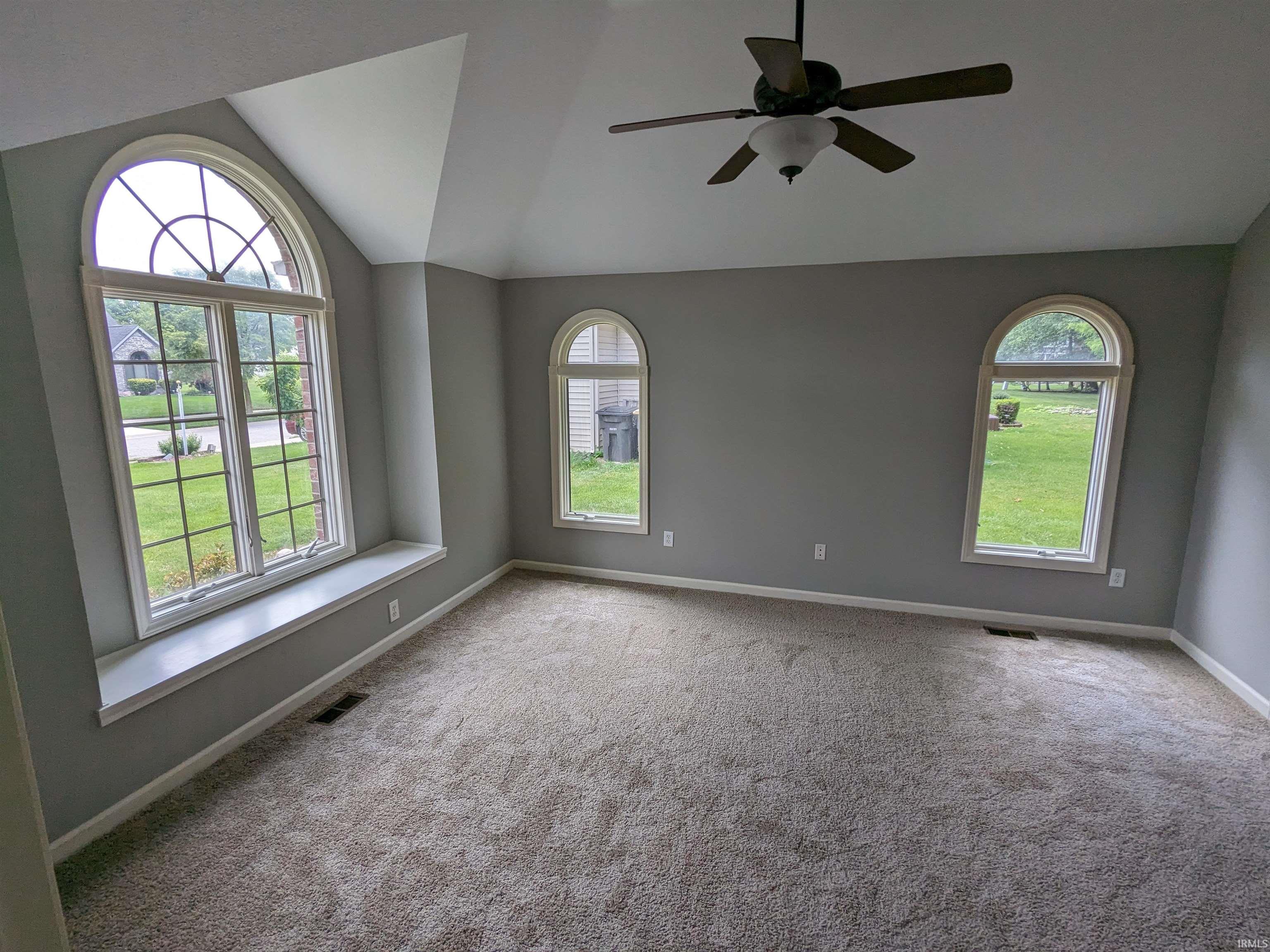 9015 Hickory Glen
