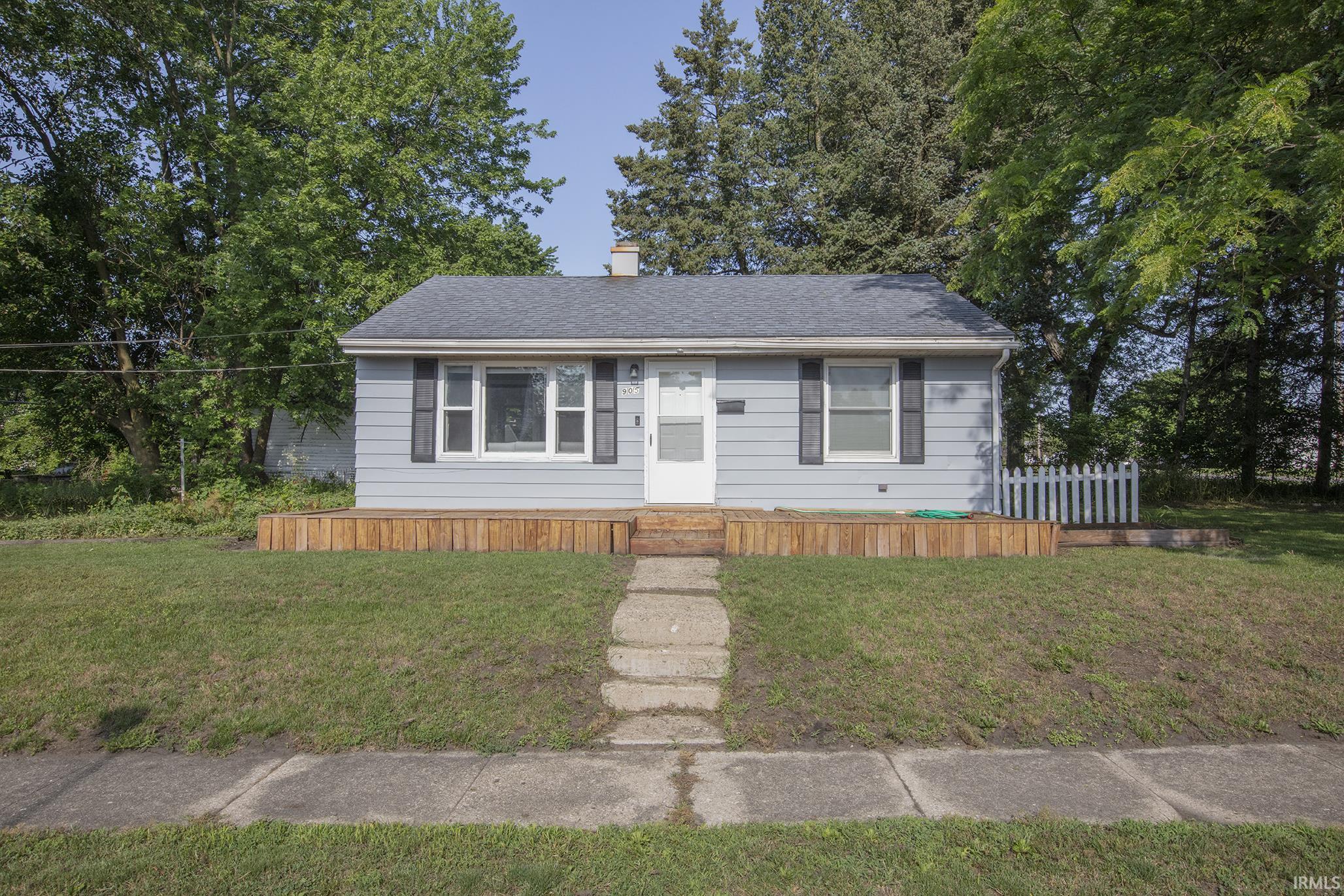 905 Birchwood