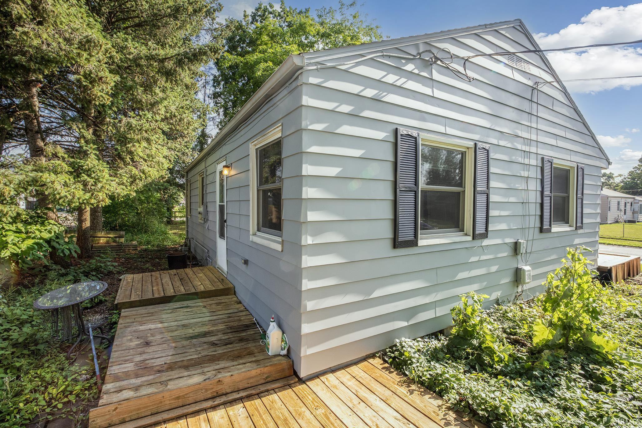 905 Birchwood