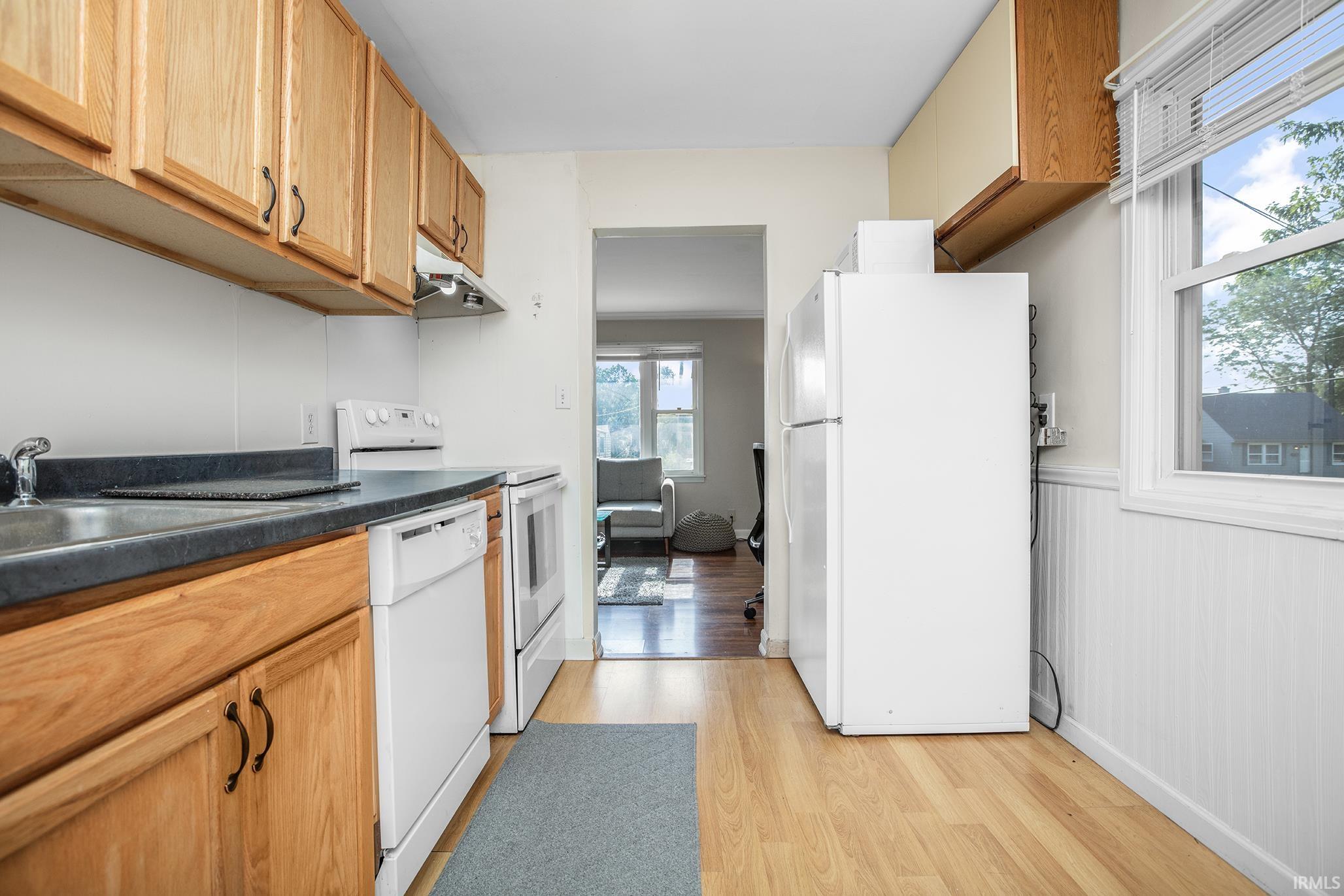905 Birchwood
