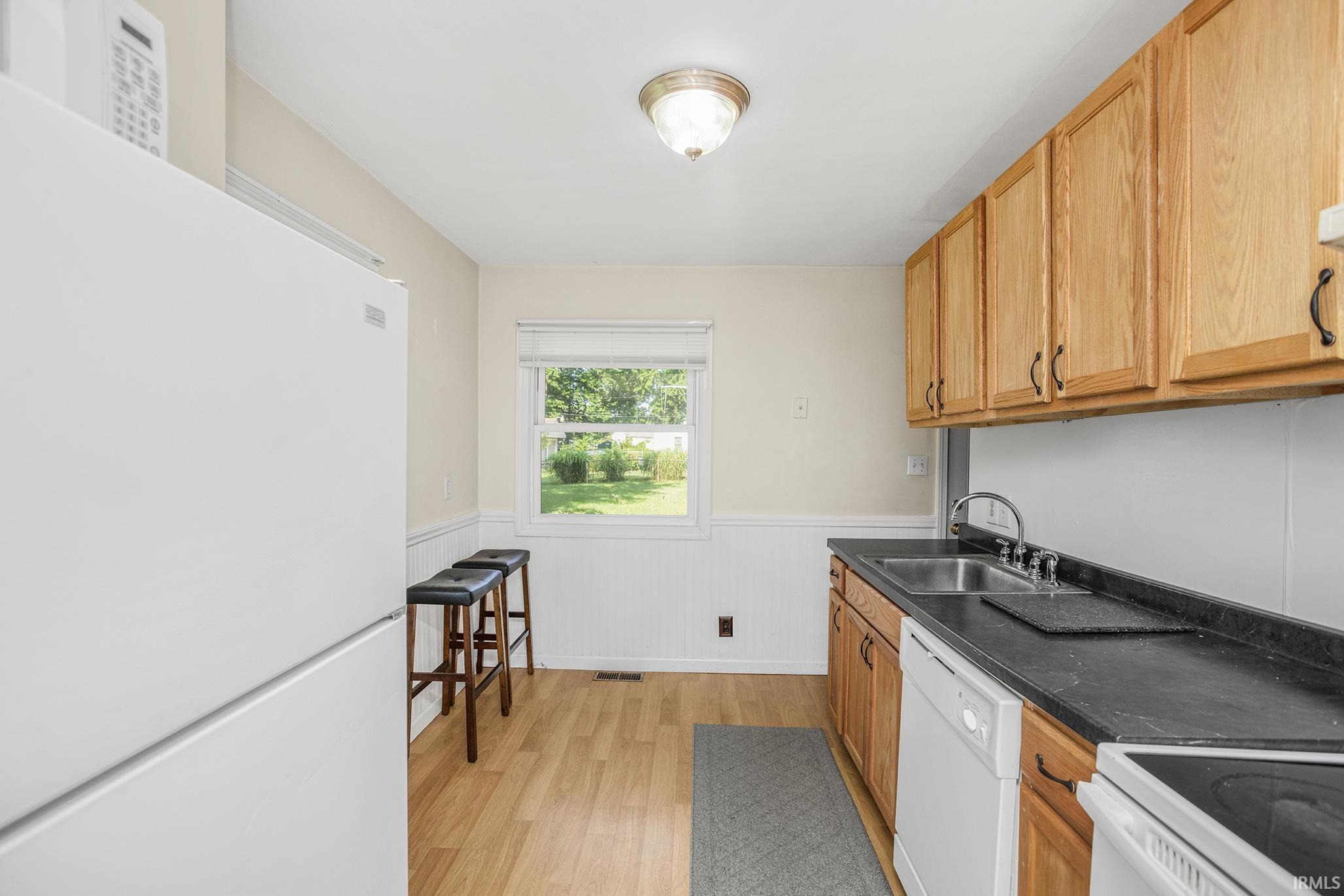 905 Birchwood
