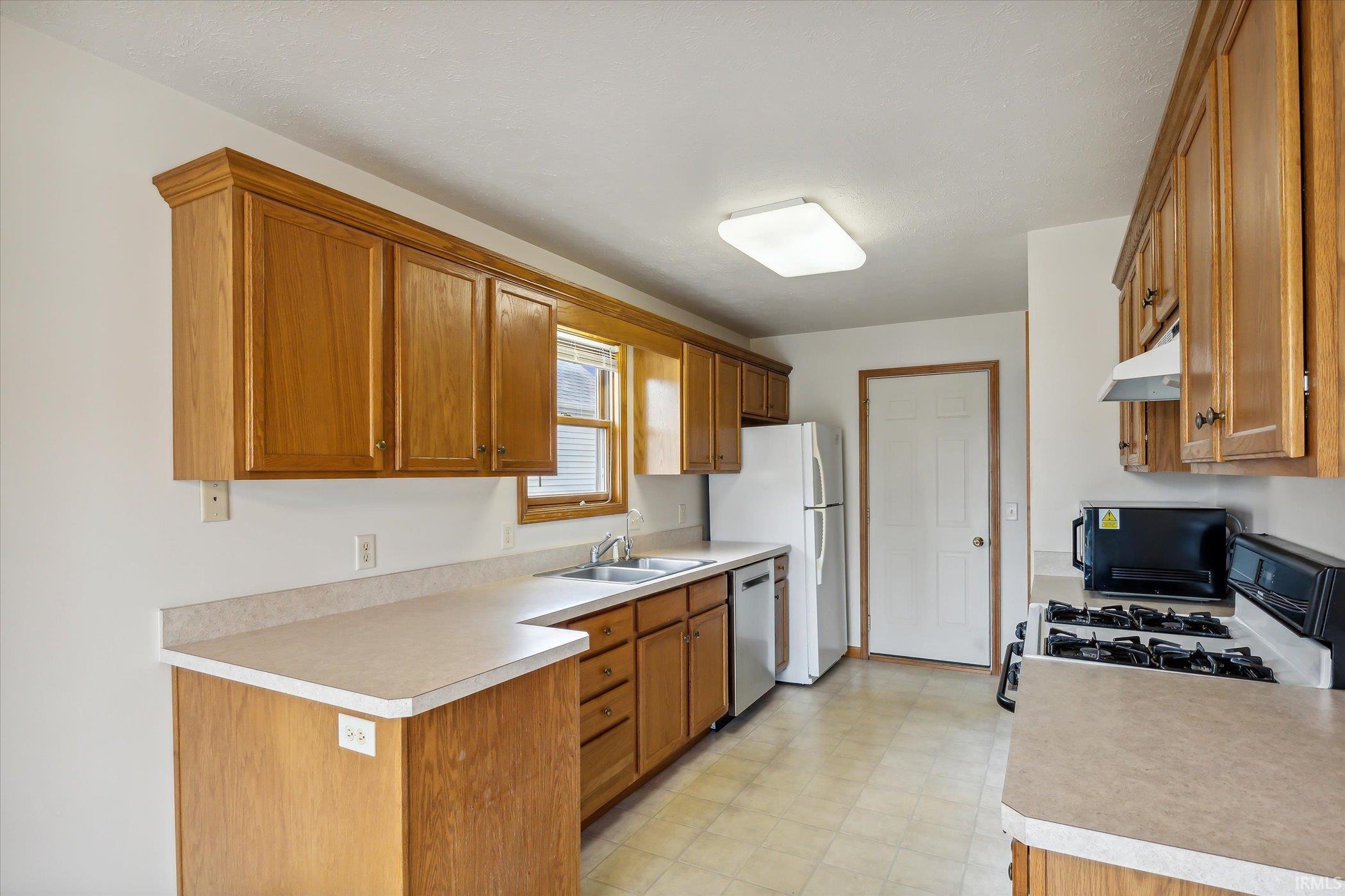1530 Clover Creek