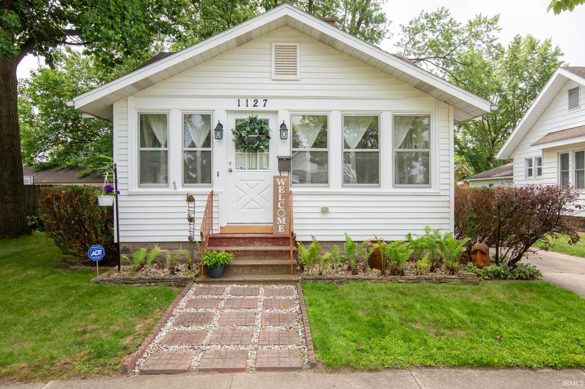 1127 Laurel