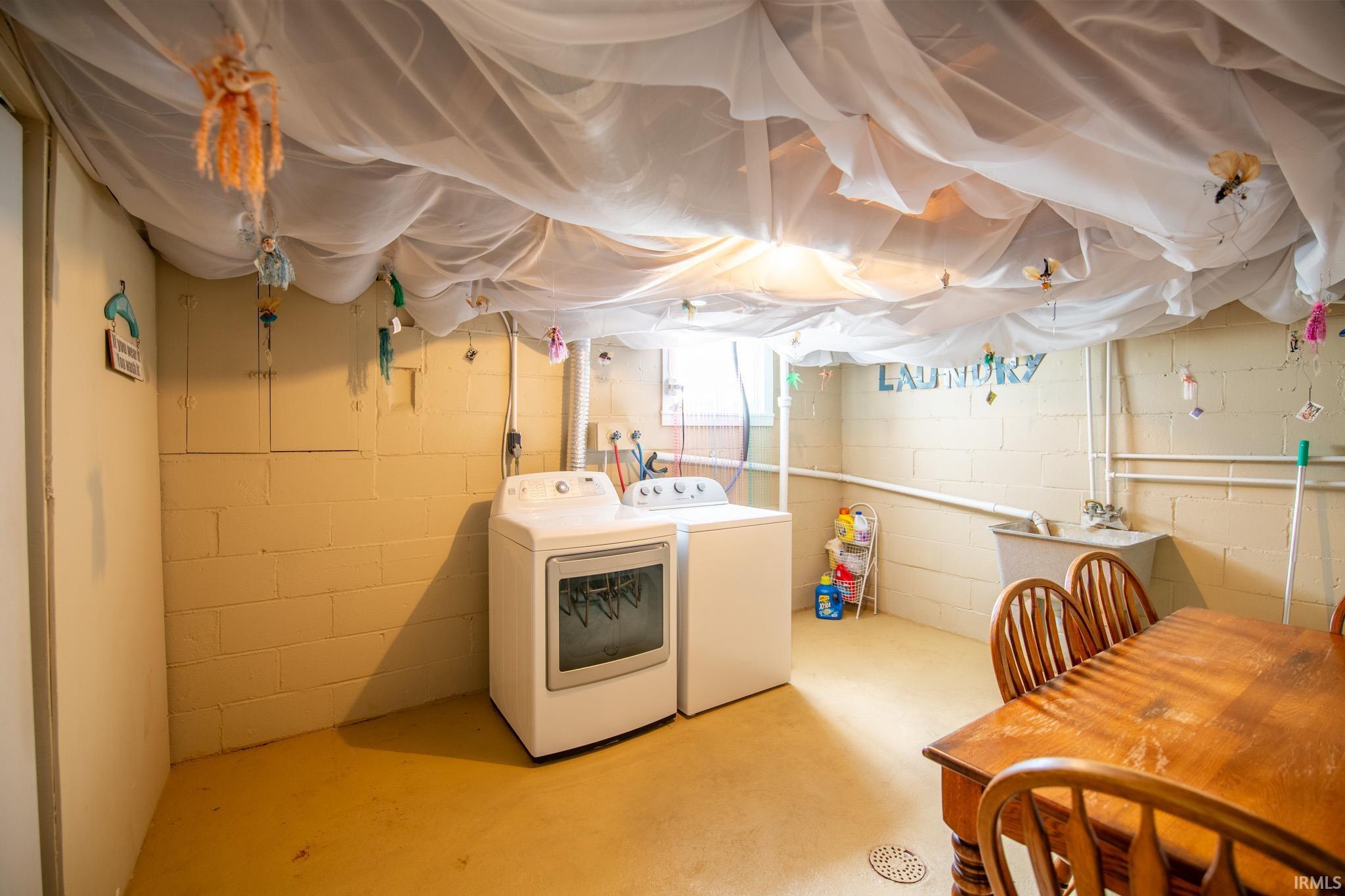 1127 Laurel
