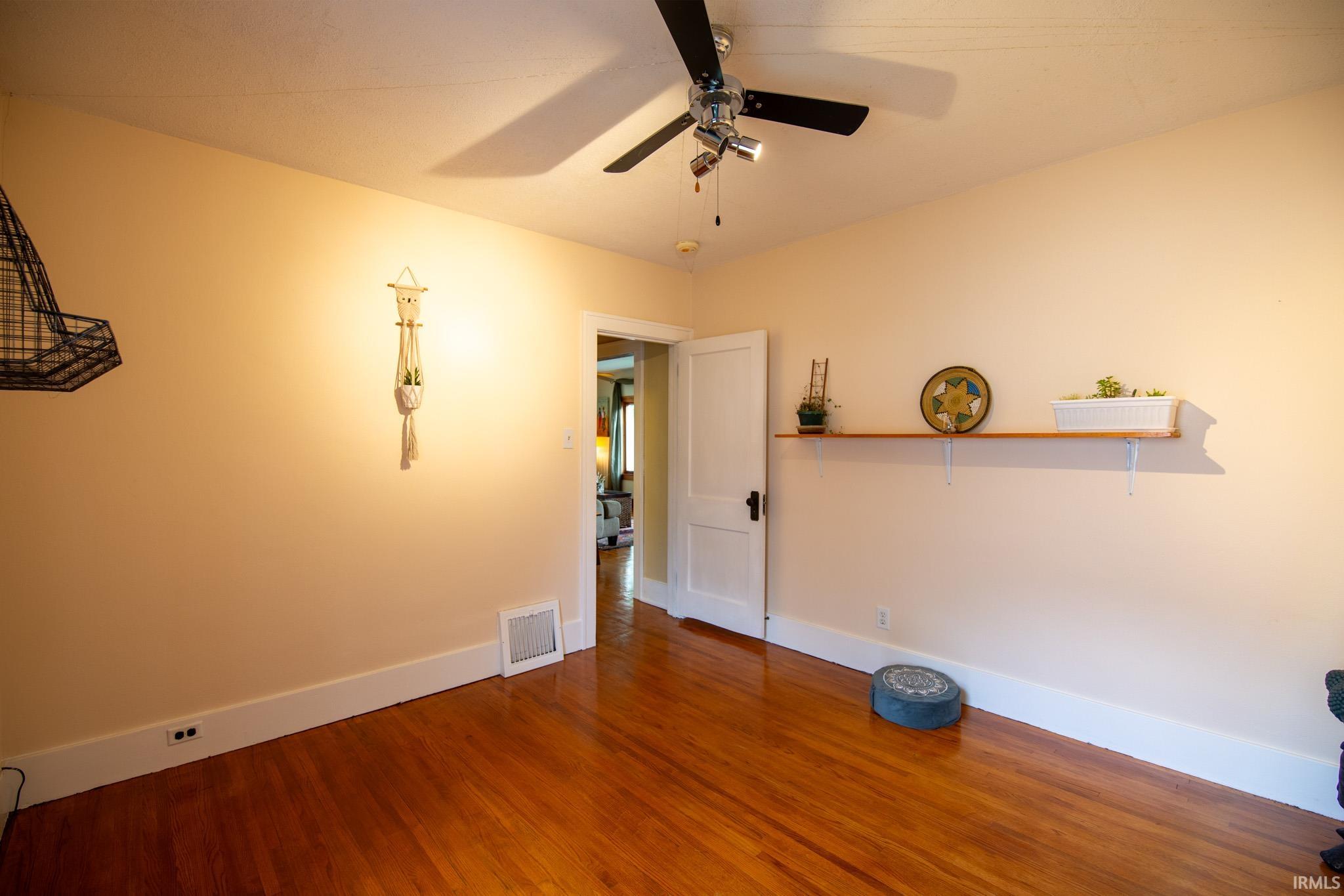 1127 Laurel