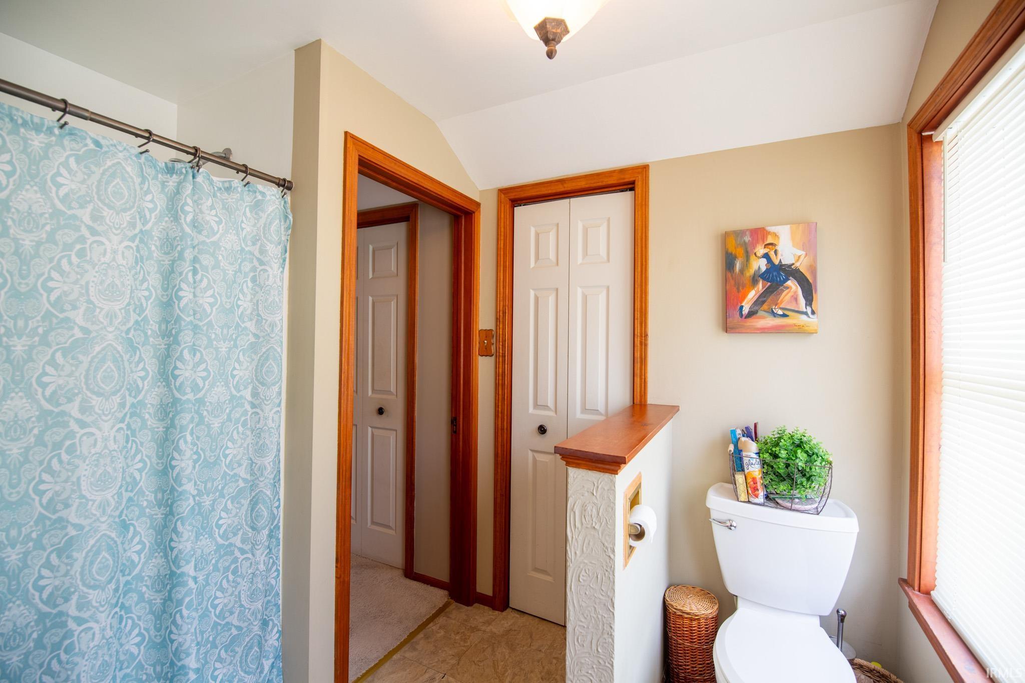 1127 Laurel