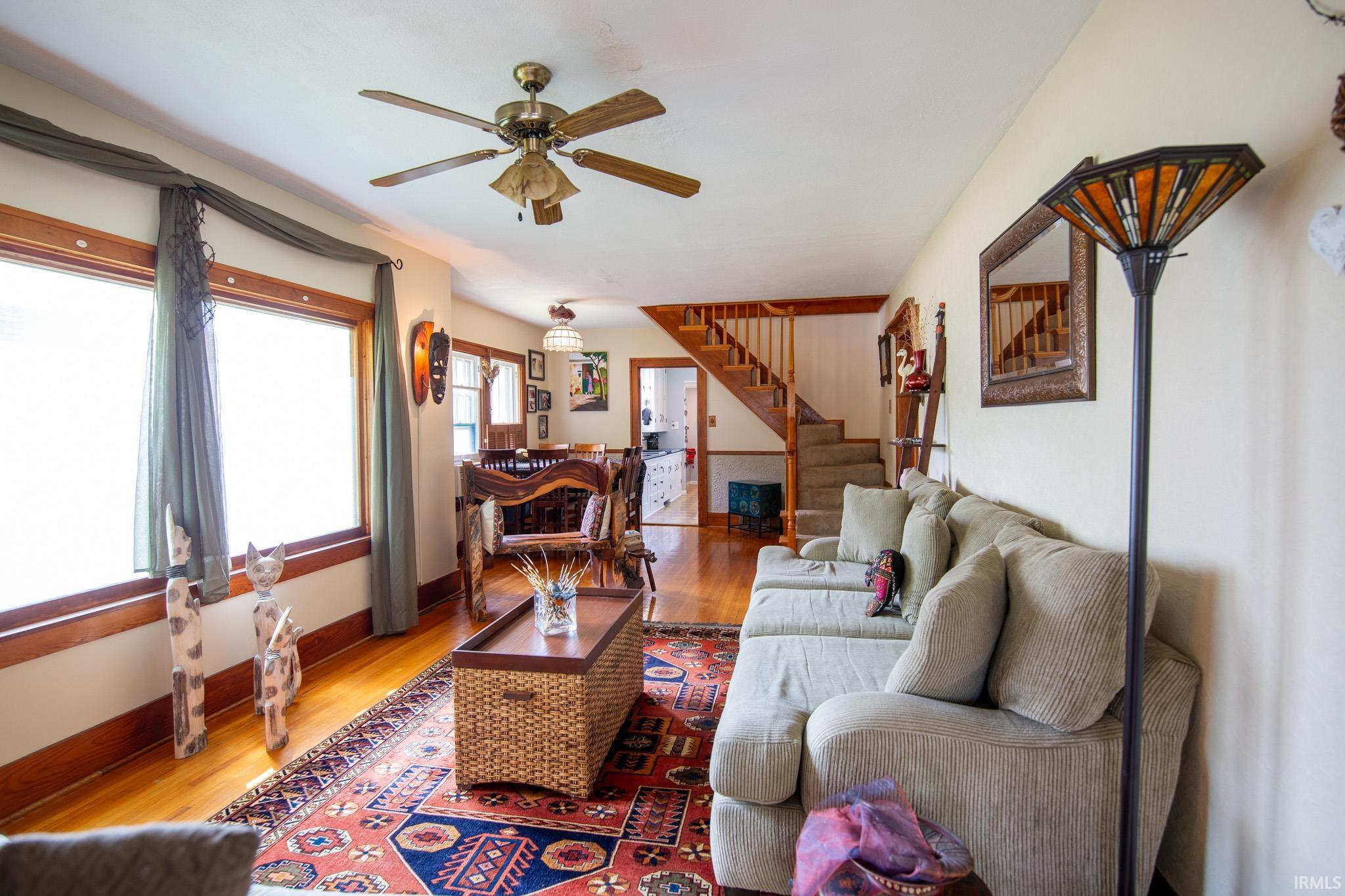 1127 Laurel