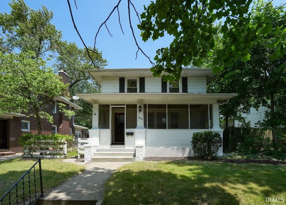 1206 Woodward