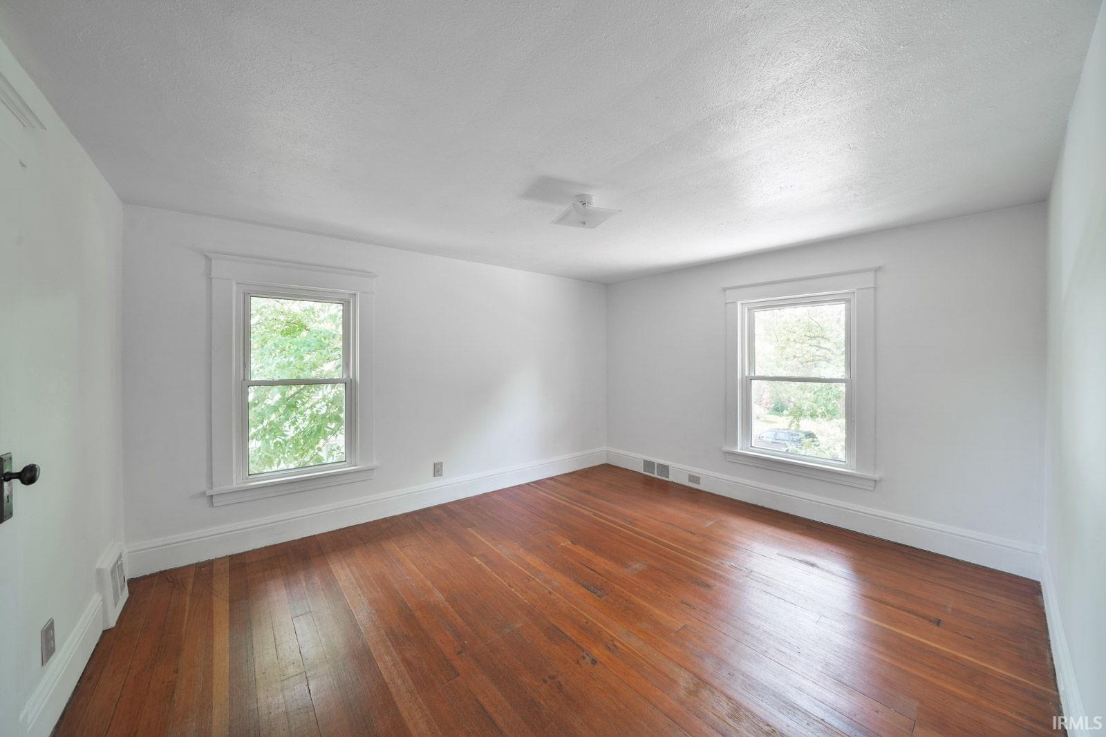 1206 Woodward