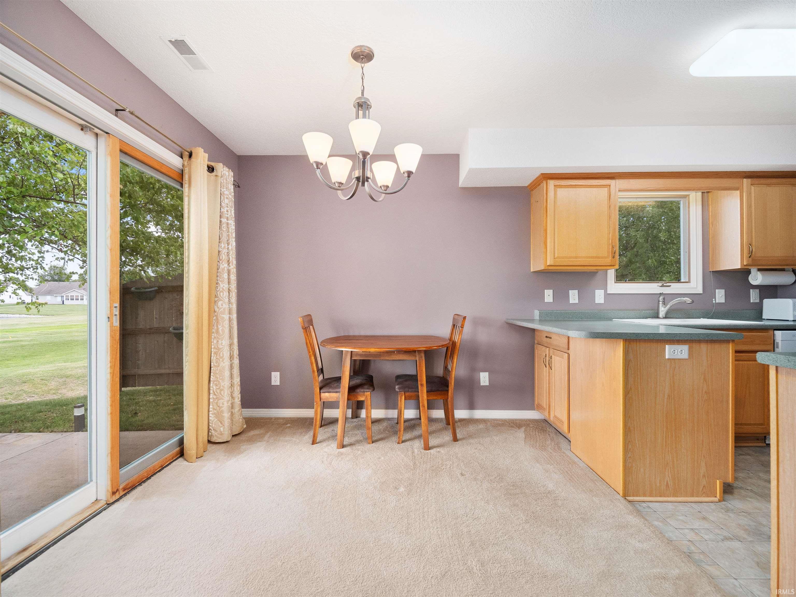 5528 Dennison