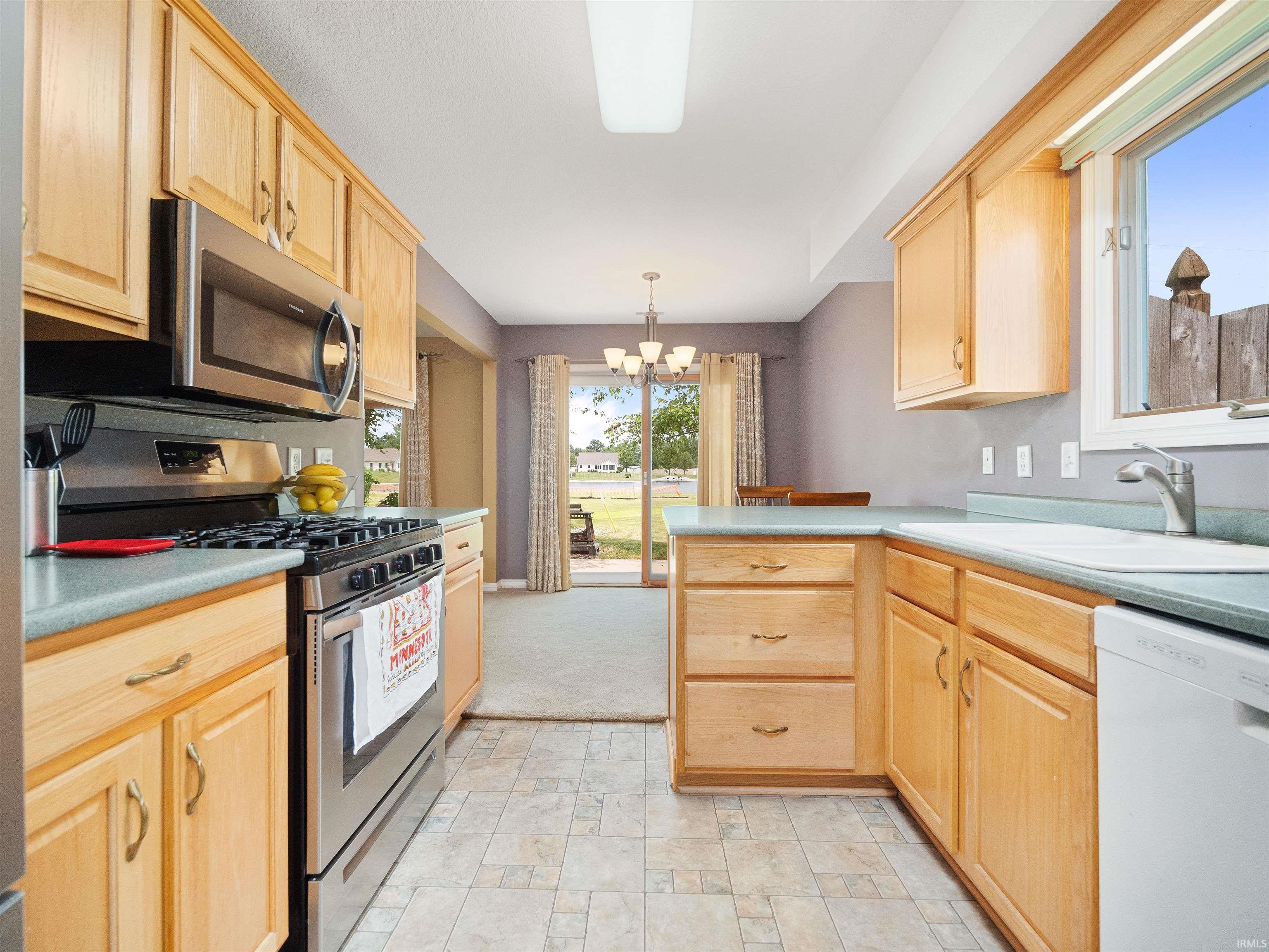 5528 Dennison