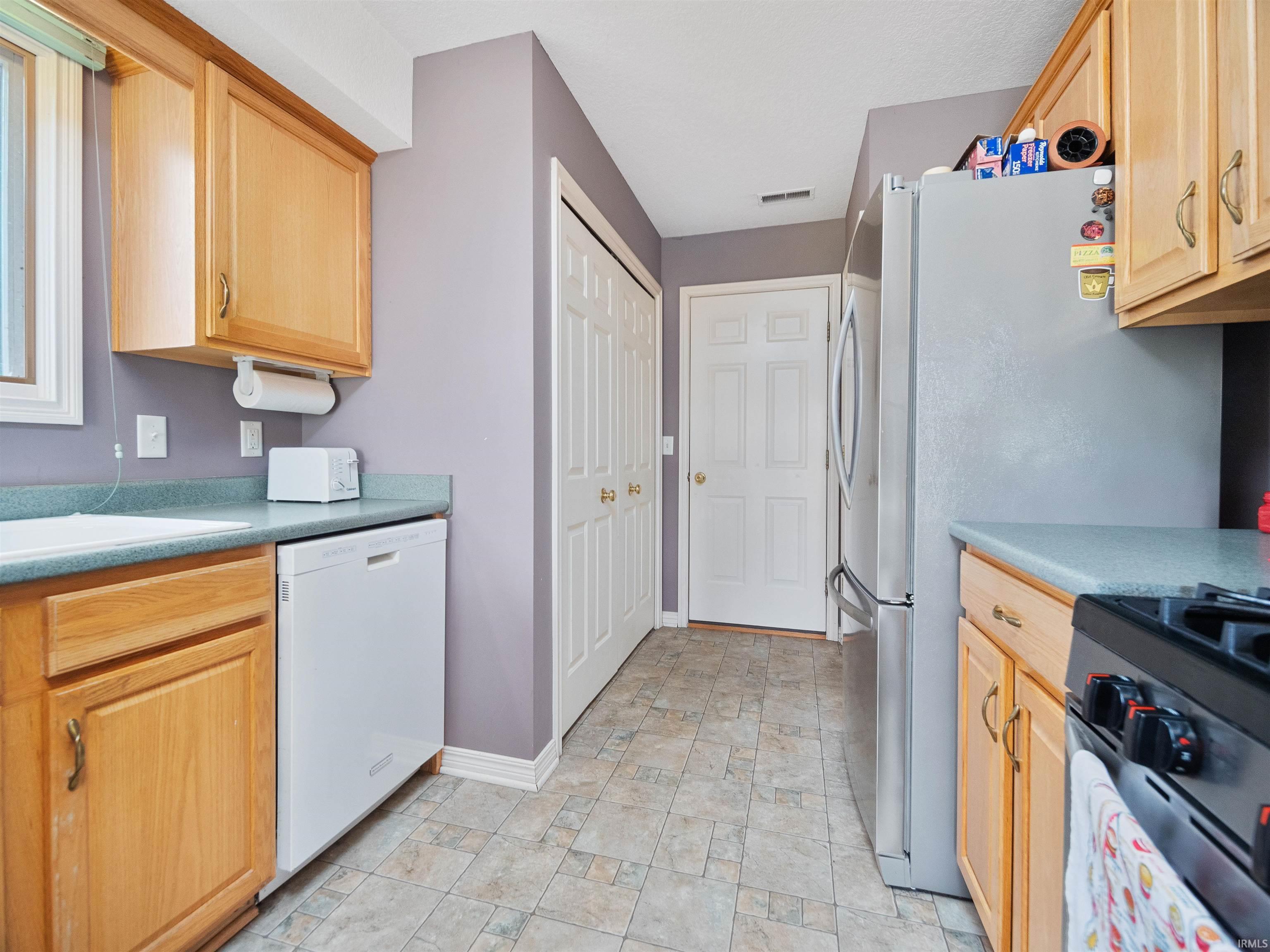 5528 Dennison